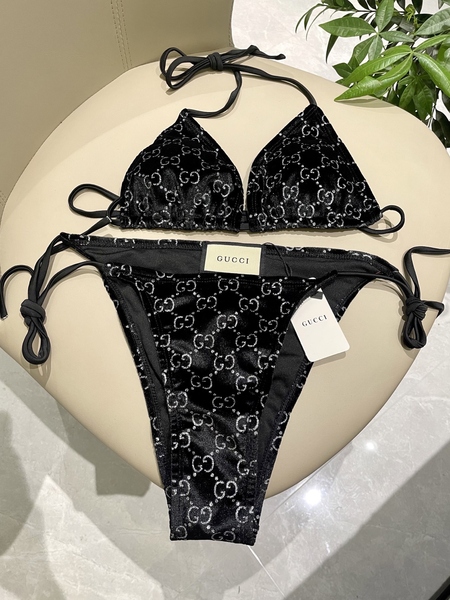 Gucci专柜新款比基尼泳衣 😍🥰适合多种场景的游泳衣🏊‍♀️海边 游泳池 温泉 水上乐园 漂流都可以😌