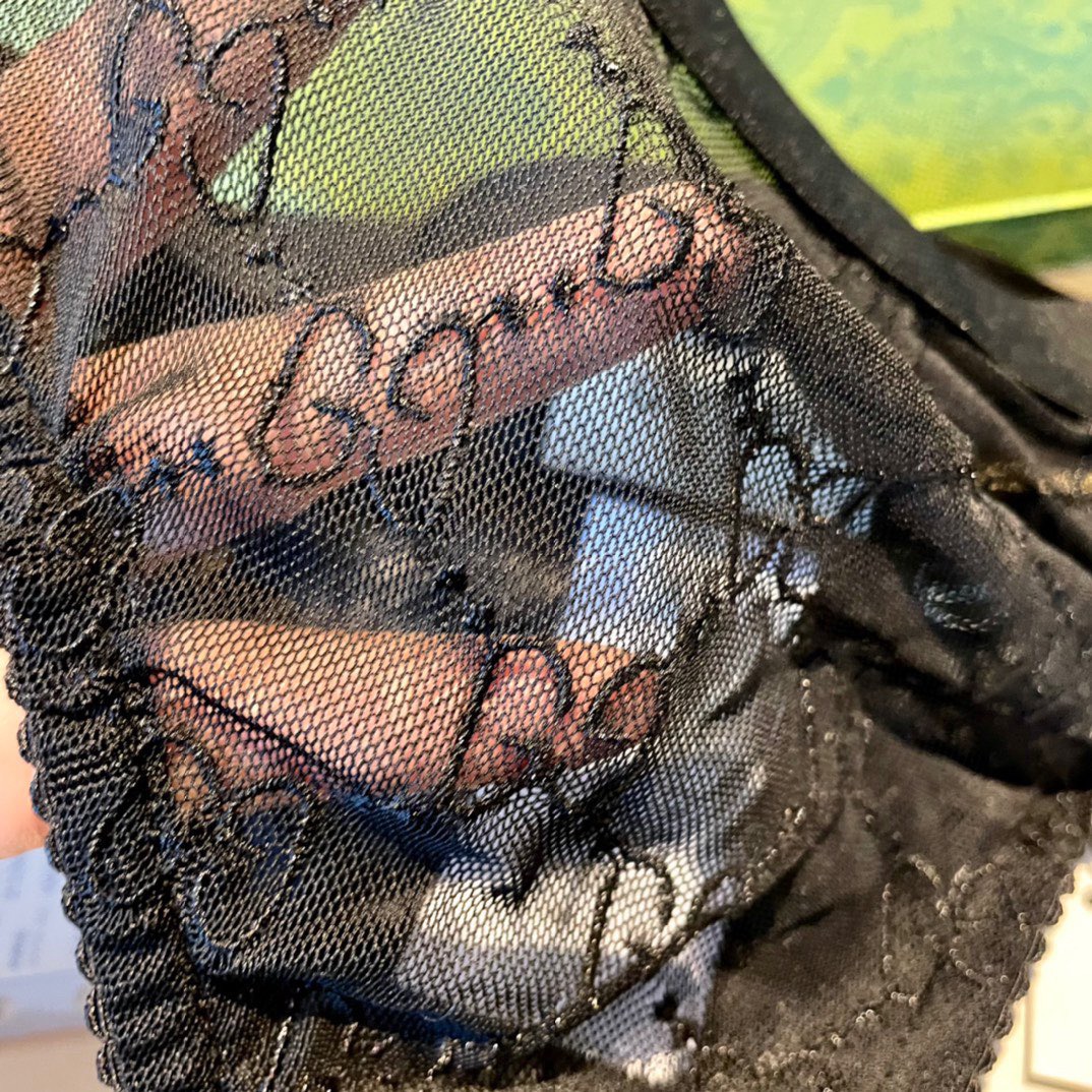 Gucci G家字母刺绣网纱性感比基尼 半透明型 黑色 诉说着纯粹的性感 胸前深V➕蕾丝网纱设计 提升了
