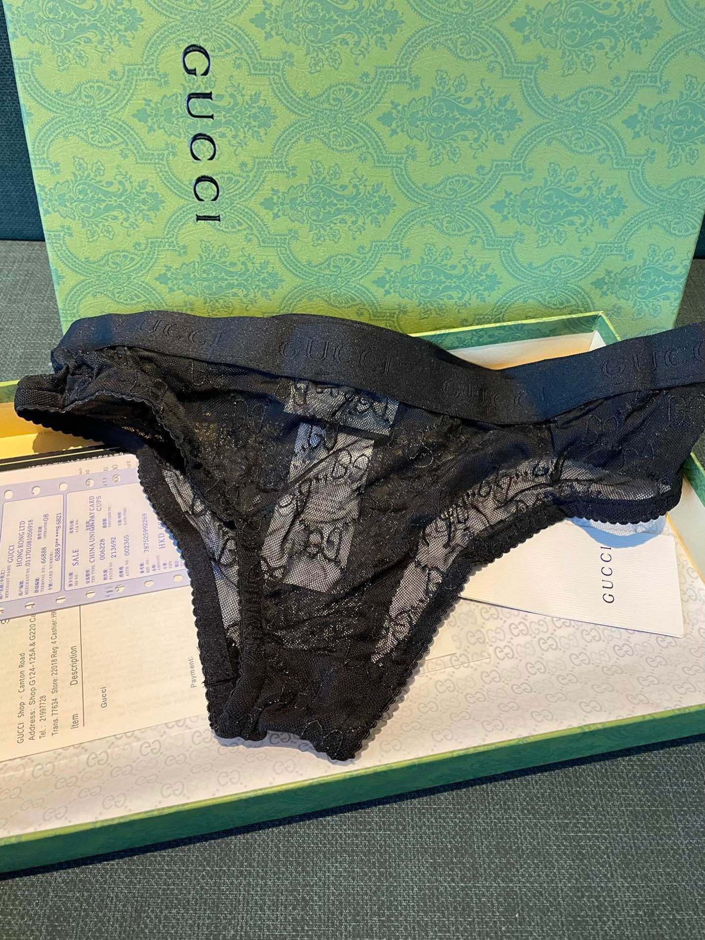 Gucci G家字母刺绣网纱性感比基尼 半透明型 黑色 诉说着纯粹的性感 胸前深V➕蕾丝网纱设计 提升了