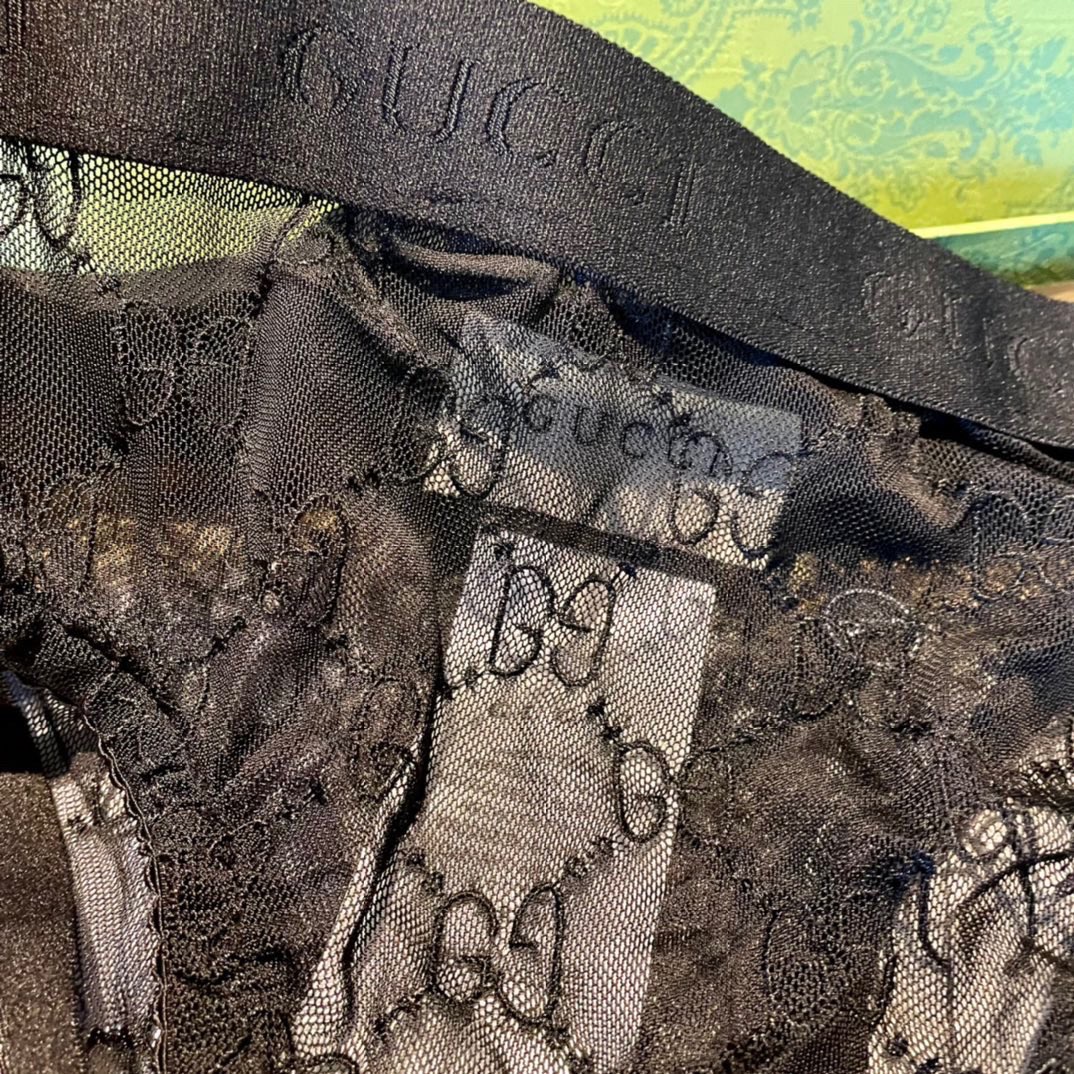 Gucci G家字母刺绣网纱性感比基尼 半透明型 黑色 诉说着纯粹的性感 胸前深V➕蕾丝网纱设计 提升了