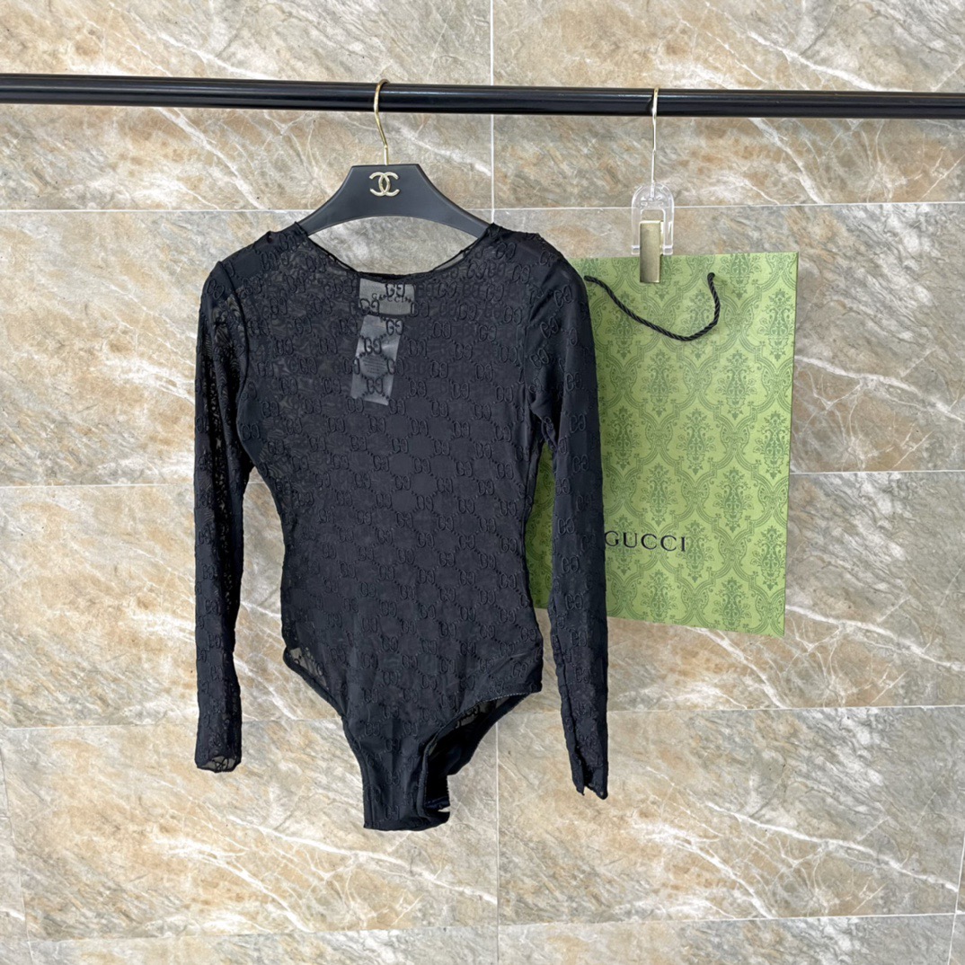 Gucci G家字母刺绣网纱性感连体衣 半透明型 黑色 诉说着纯粹的性感 胸前深V➕蕾丝网纱设计 提升了