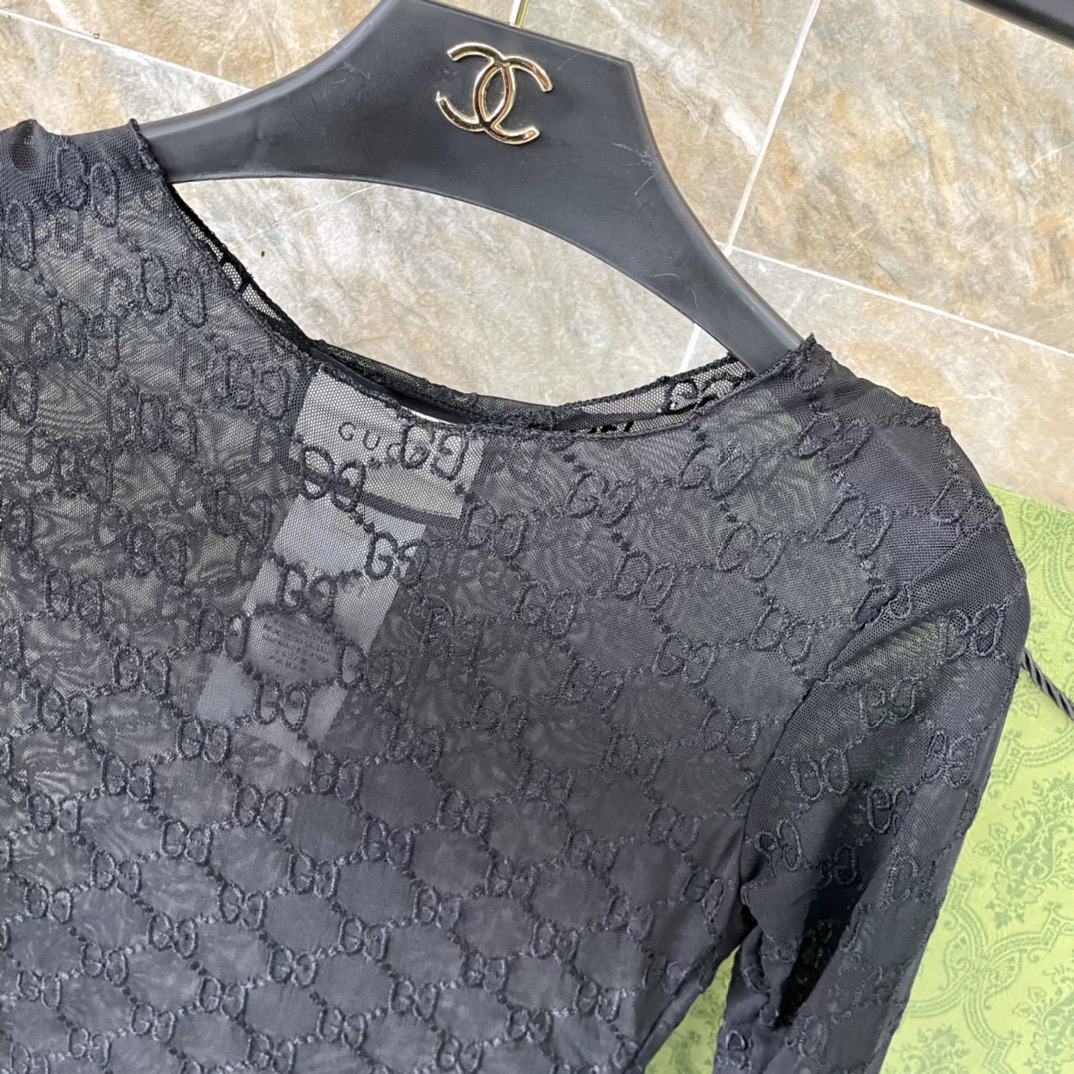 Gucci G家字母刺绣网纱性感连体衣 半透明型 黑色 诉说着纯粹的性感 胸前深V➕蕾丝网纱设计 提升了