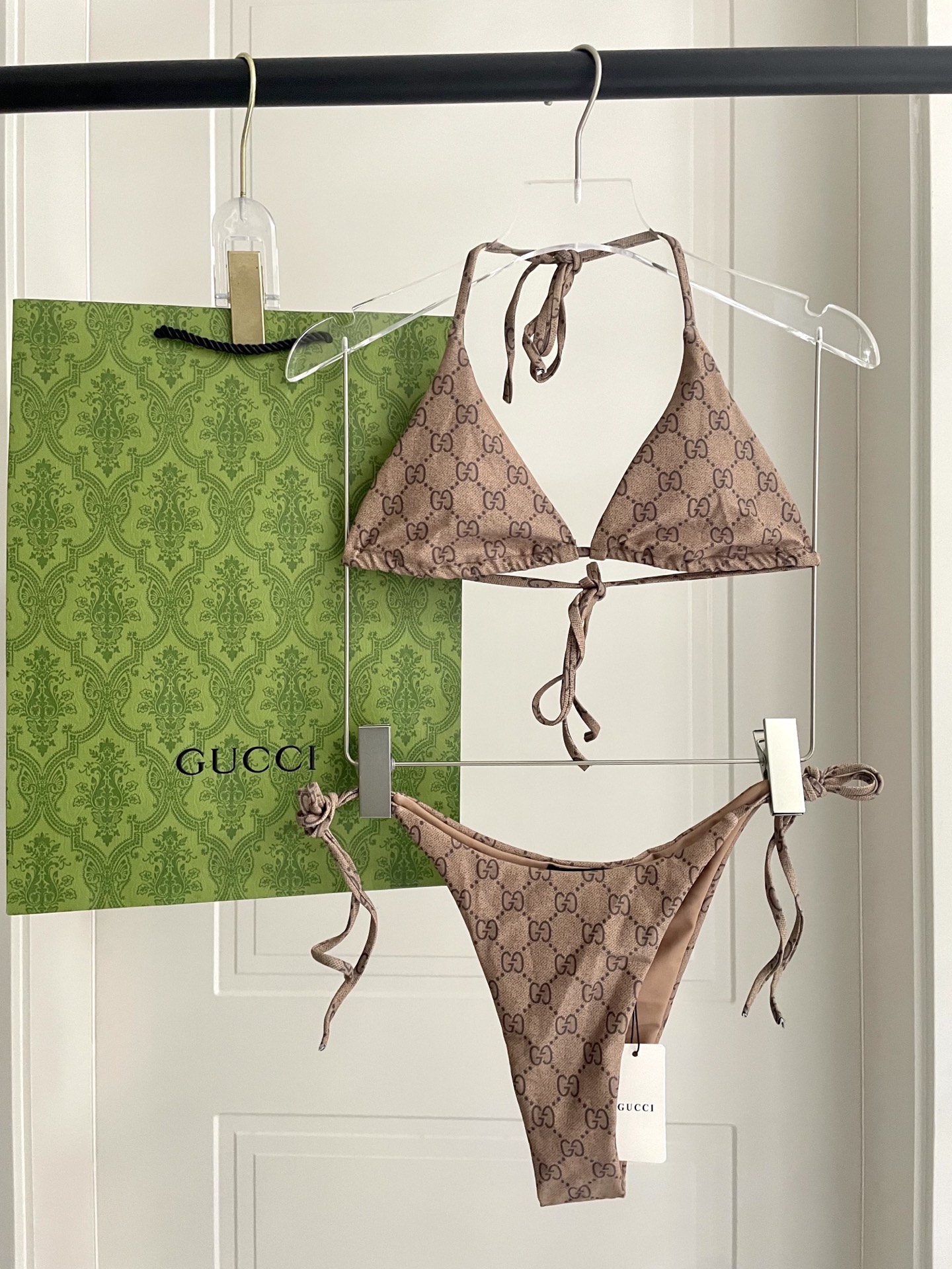 Gucci专柜新款比基尼泳衣 😍🥰适合多种场景的游泳衣🏊‍♀️海边 游泳池 温泉 水上乐园 漂流都可以😌