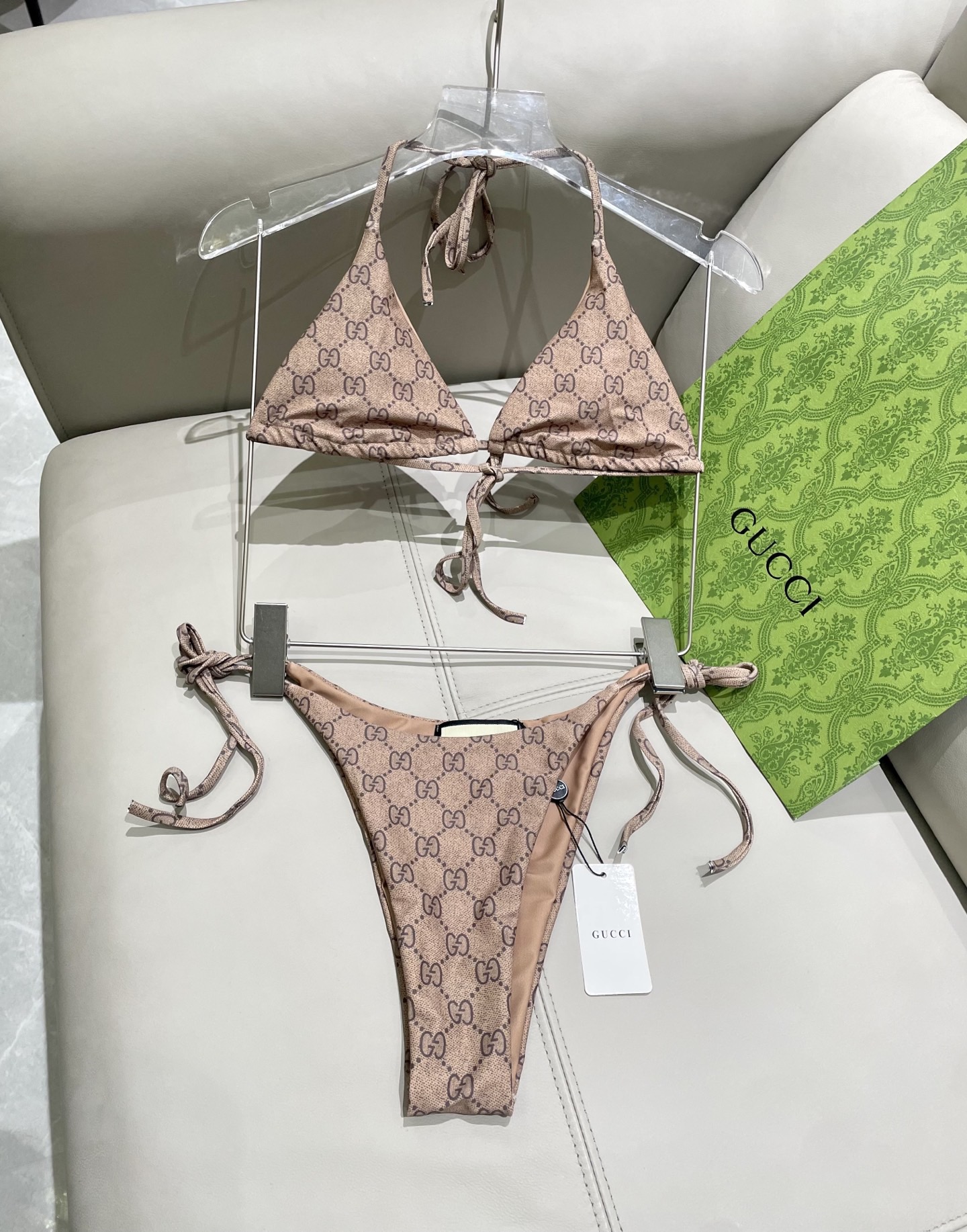 Gucci专柜新款比基尼泳衣 😍🥰适合多种场景的游泳衣🏊‍♀️海边 游泳池 温泉 水上乐园 漂流都可以😌