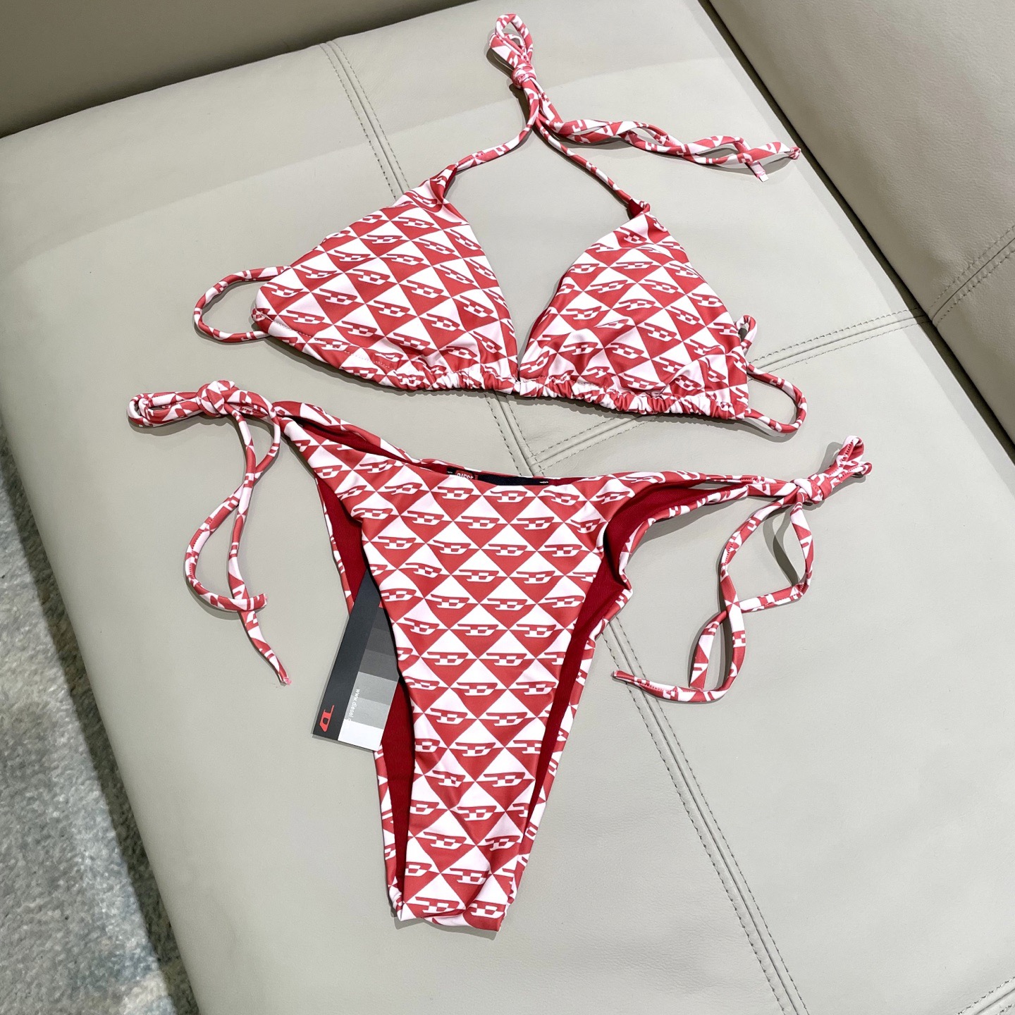 Diesel新款比基尼 😍🥰适合多种场景的游泳衣🏊‍♀️海边 游泳池 温泉 水上乐园 漂流都可以😌内搭也