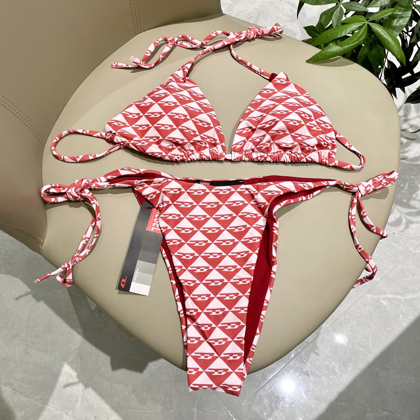 Diesel新款比基尼 😍🥰适合多种场景的游泳衣🏊‍♀️海边 游泳池 温泉 水上乐园 漂流都可以😌内搭也