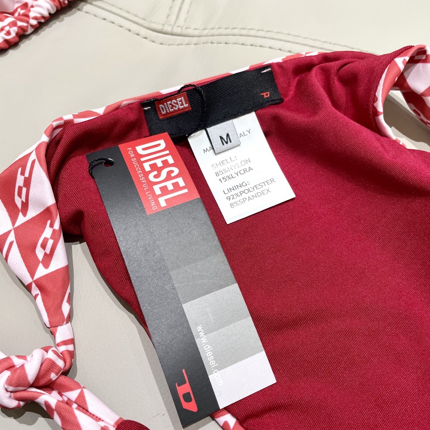 Diesel新款比基尼 😍🥰适合多种场景的游泳衣🏊‍♀️海边 游泳池 温泉 水上乐园 漂流都可以😌内搭也