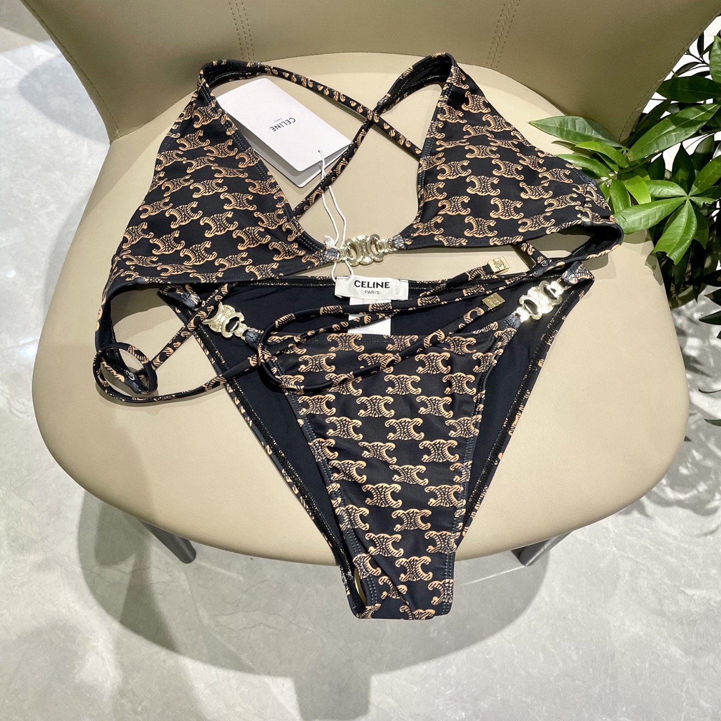 Celine专柜新款 对版五金😍🥰适合多种场景的游泳衣🏊‍♀️海边 游泳池 温泉 水上乐园 漂流都可以😌