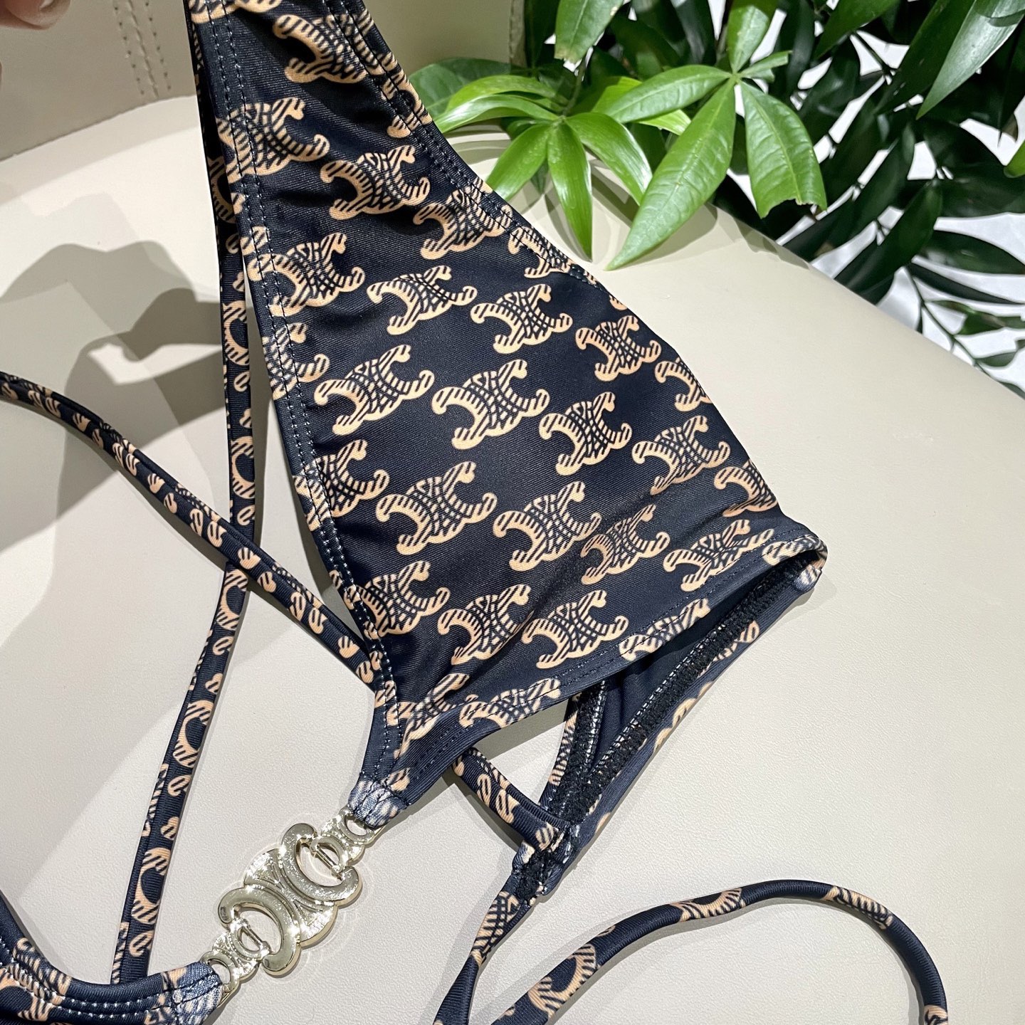 Celine专柜新款 对版五金😍🥰适合多种场景的游泳衣🏊‍♀️海边 游泳池 温泉 水上乐园 漂流都可以😌