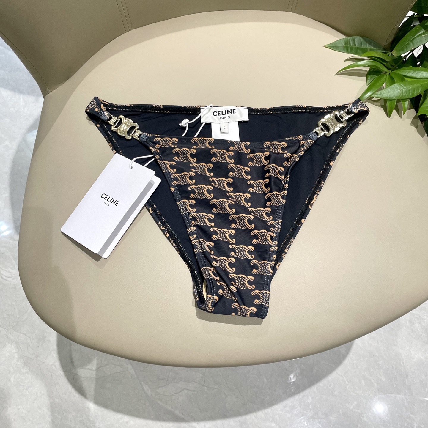 Celine专柜新款 对版五金😍🥰适合多种场景的游泳衣🏊‍♀️海边 游泳池 温泉 水上乐园 漂流都可以😌