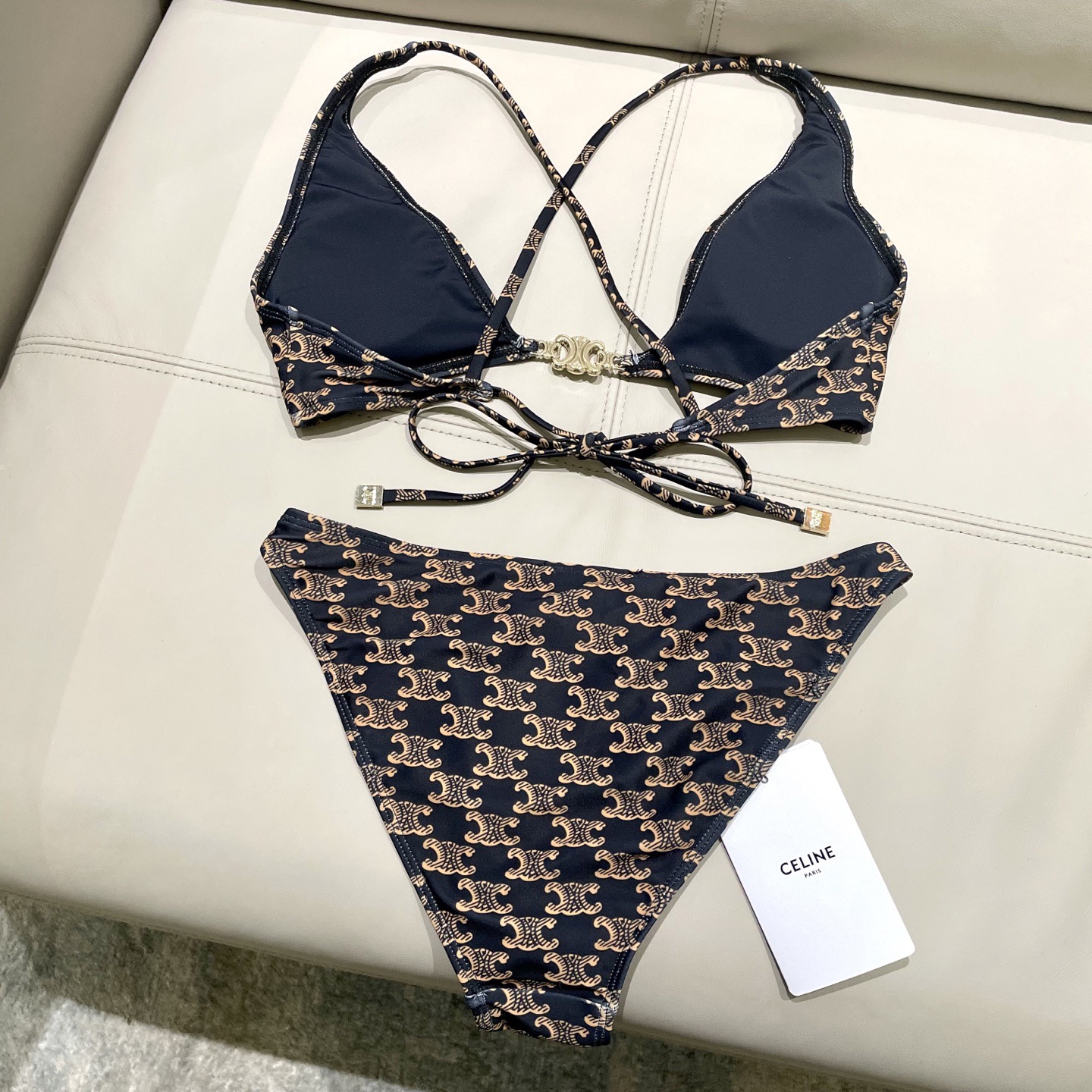 Celine专柜新款 对版五金😍🥰适合多种场景的游泳衣🏊‍♀️海边 游泳池 温泉 水上乐园 漂流都可以😌