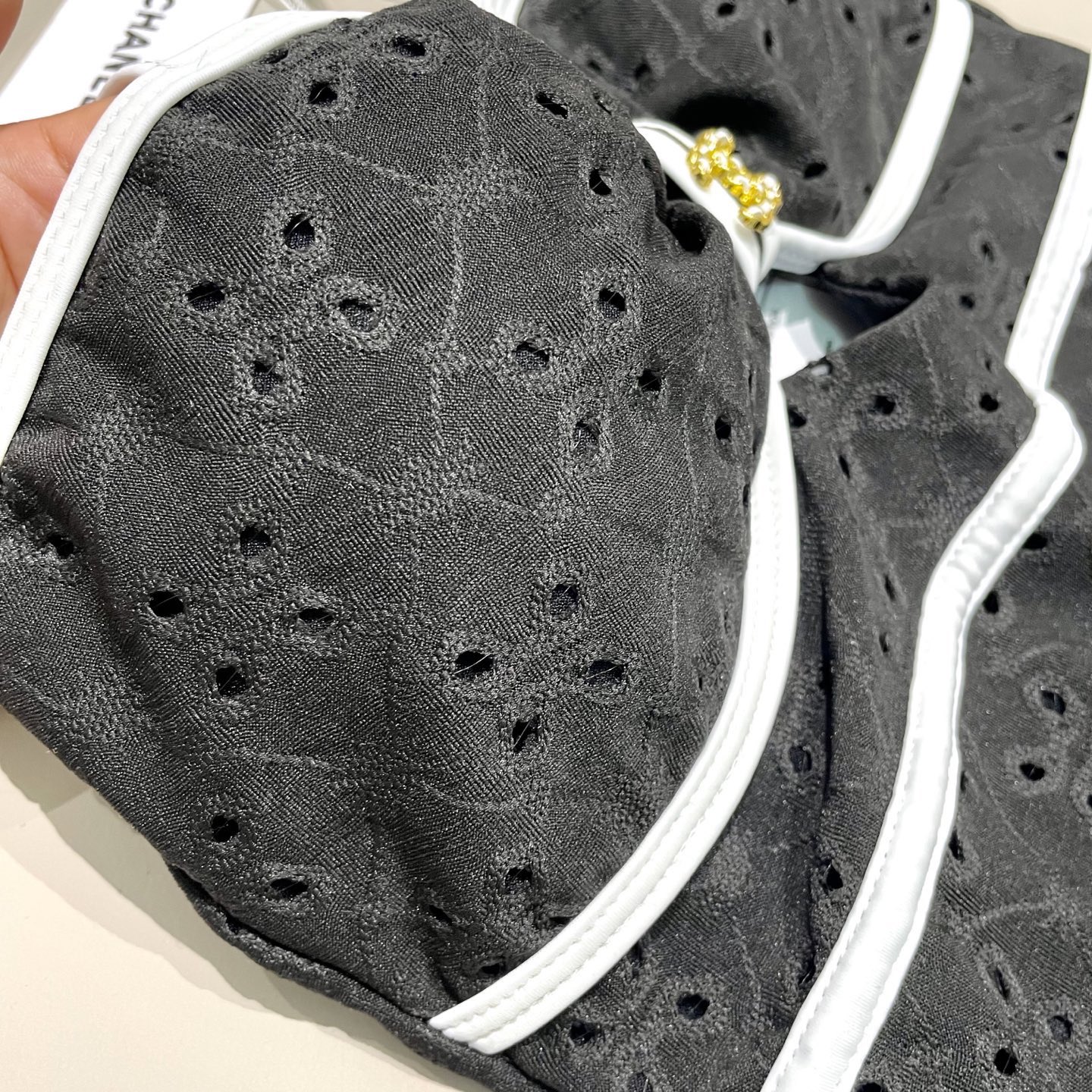 Chanel新款连体😍🥰适合多种场景的游泳衣🏊‍♀️海边 游泳池 温泉 水上乐园 漂流都可以😌内搭也完全