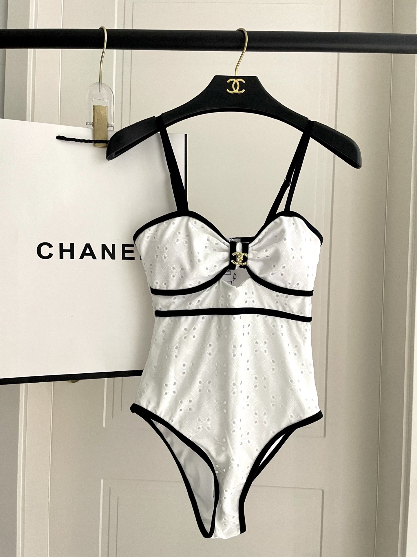 Chanel新款连体😍🥰适合多种场景的游泳衣🏊‍♀️海边 游泳池 温泉 水上乐园 漂流都可以😌内搭也完全