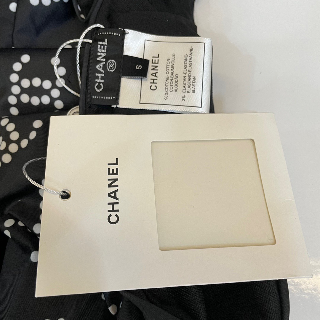 Chanel新款连体😍🥰适合多种场景的游泳衣🏊‍♀️海边 游泳池 温泉 水上乐园 漂流都可以😌内搭也完全