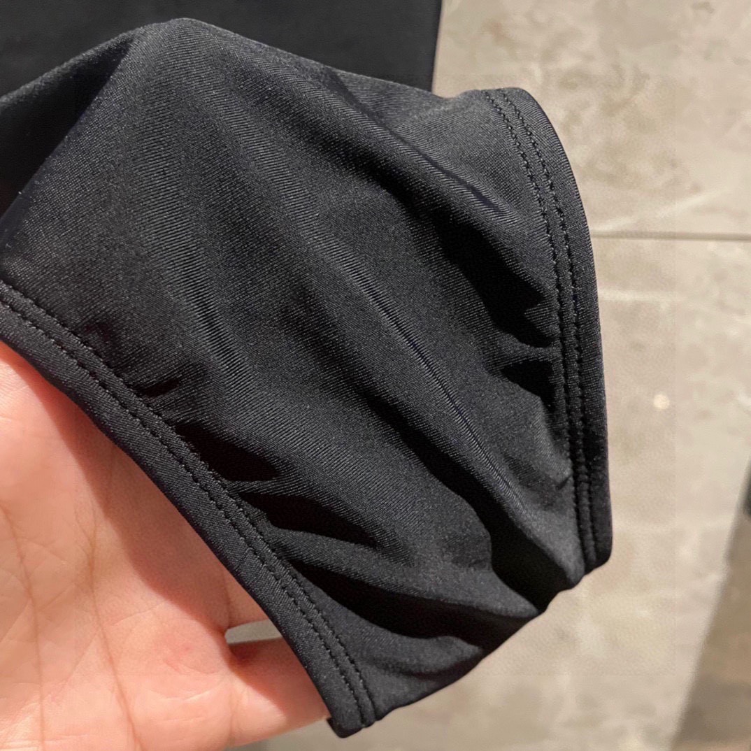 Chanel新款连体😍🥰适合多种场景的游泳衣🏊‍♀️海边 游泳池 温泉 水上乐园 漂流都可以😌内搭也完全