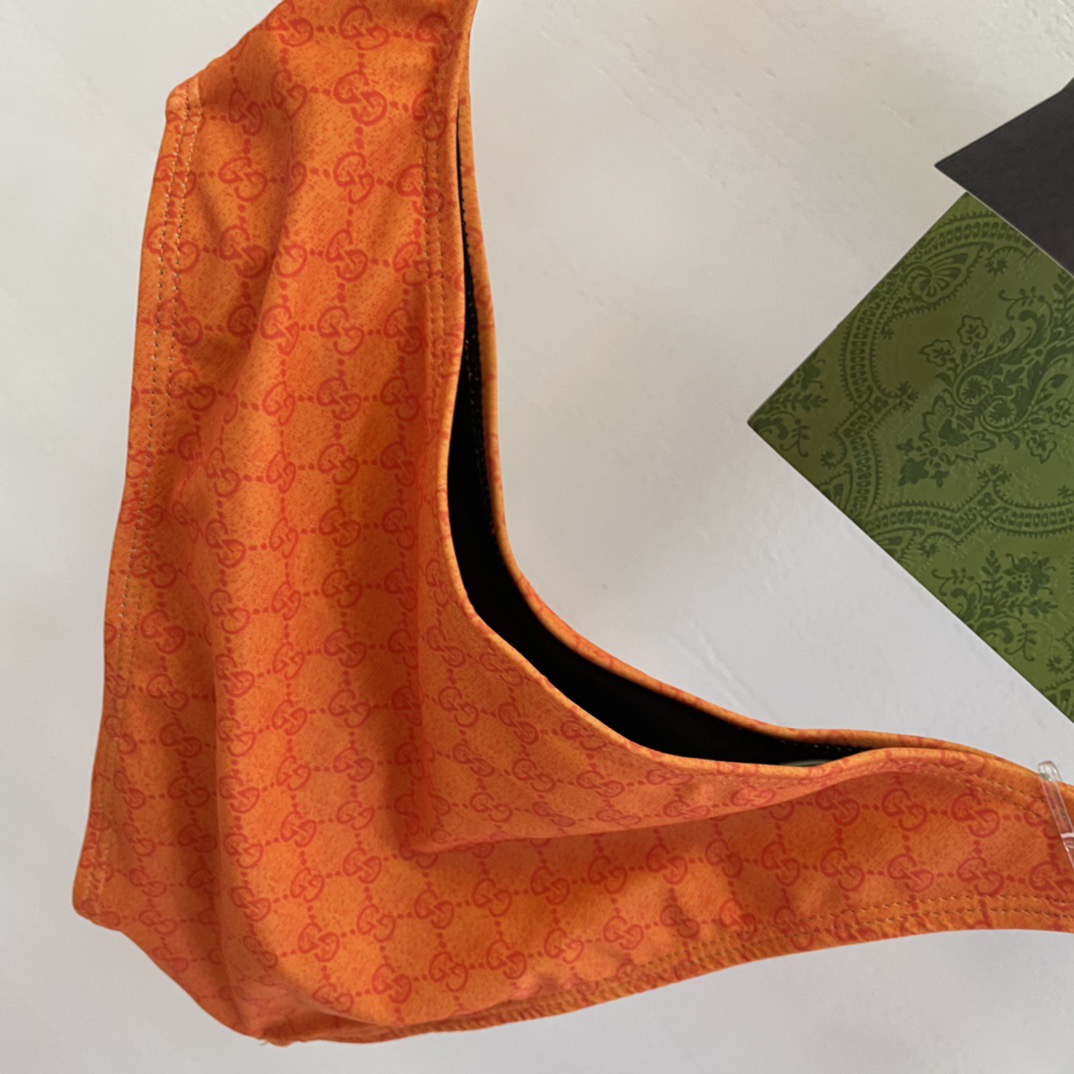 Gucci新款连体😍🥰适合多种场景的游泳衣🏊‍♀️海边 游泳池 温泉 水上乐园 漂流都可以😌内搭也完全可