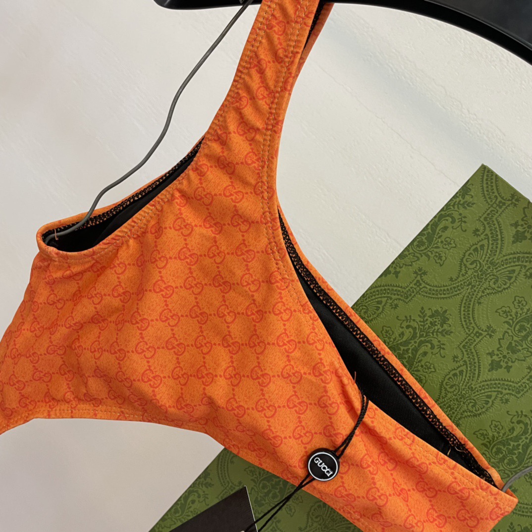 Gucci新款连体😍🥰适合多种场景的游泳衣🏊‍♀️海边 游泳池 温泉 水上乐园 漂流都可以😌内搭也完全可