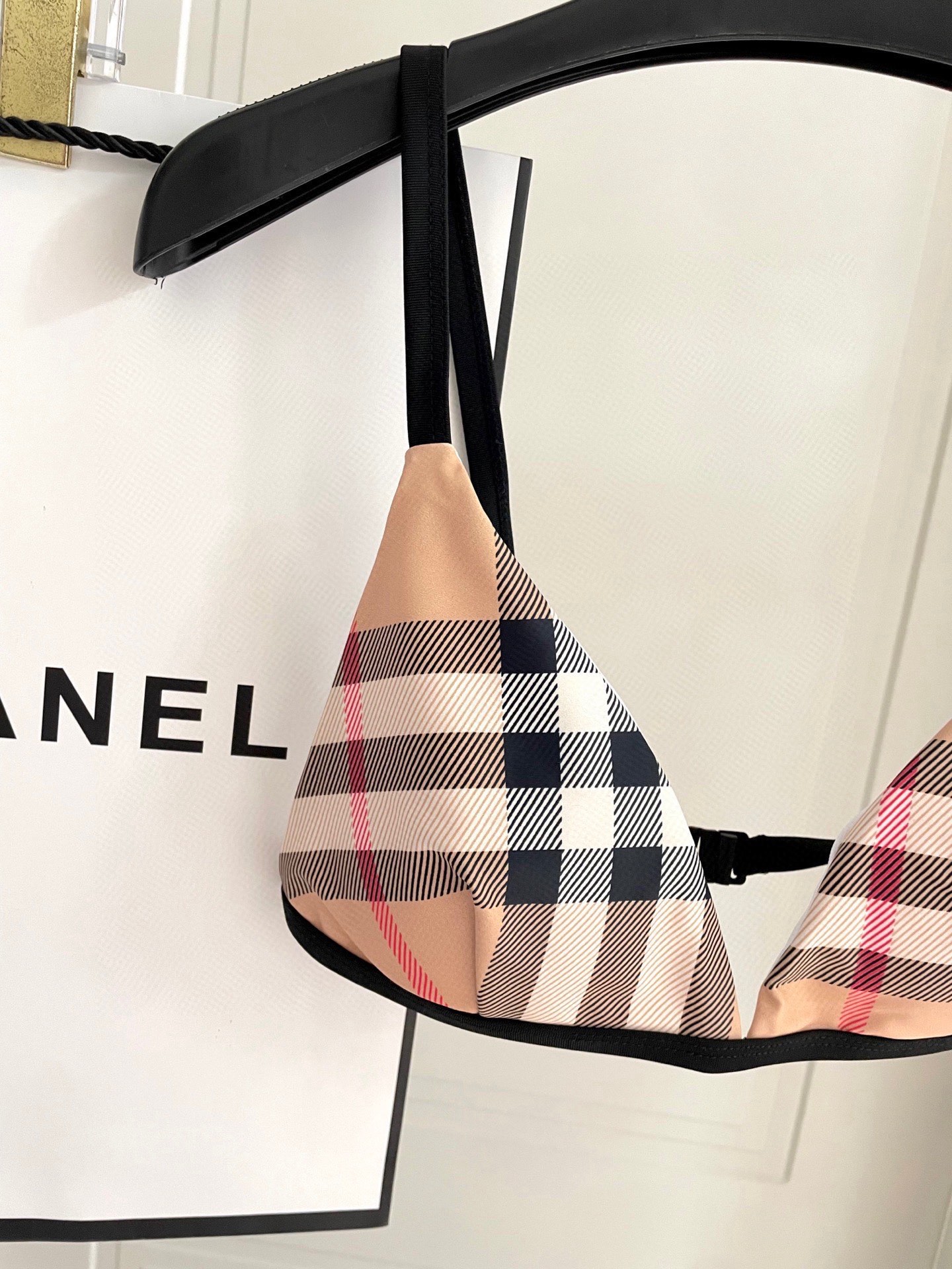 巴宝莉新款分体😍🥰适合多种场景的游泳衣🏊‍♀️海边 游泳池 温泉 水上乐园 漂流都可以😌内搭也完全可以 