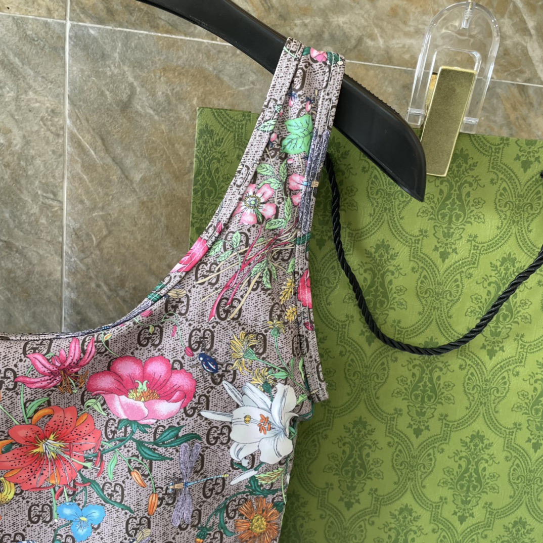 Gucci新款连体😍🥰适合多种场景的游泳衣🏊‍♀️海边 游泳池 温泉 水上乐园 漂流都可以😌内搭也完全可