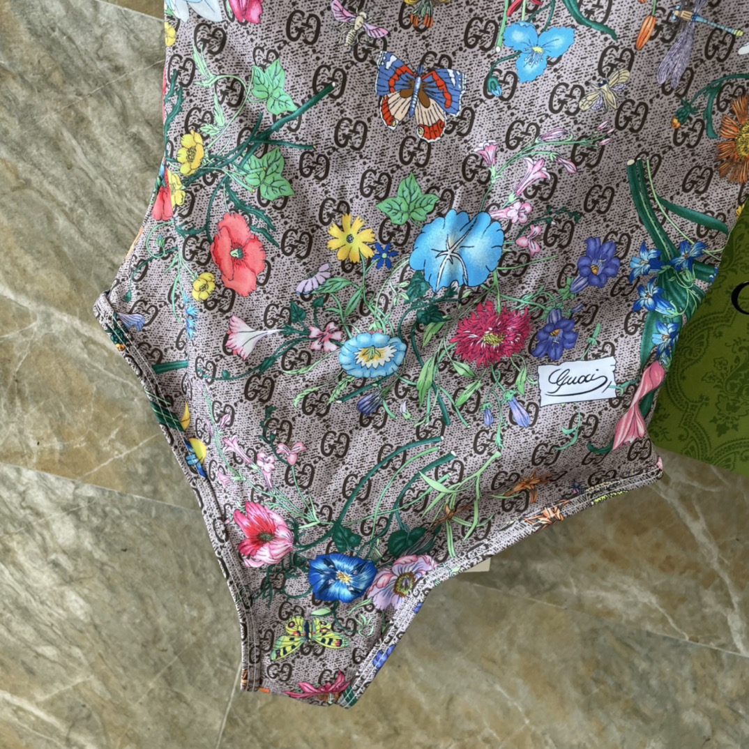 Gucci新款连体😍🥰适合多种场景的游泳衣🏊‍♀️海边 游泳池 温泉 水上乐园 漂流都可以😌内搭也完全可