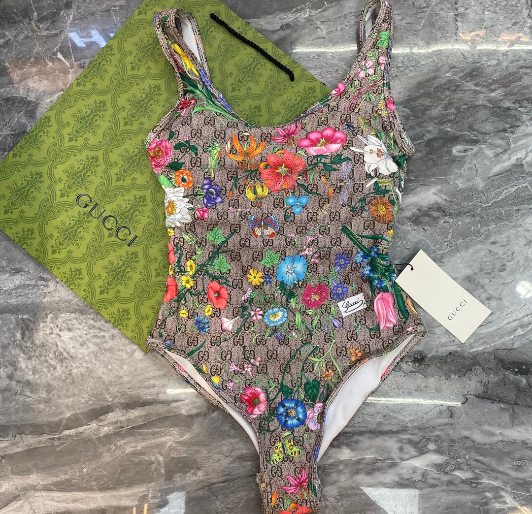 Gucci新款连体😍🥰适合多种场景的游泳衣🏊‍♀️海边 游泳池 温泉 水上乐园 漂流都可以😌内搭也完全可