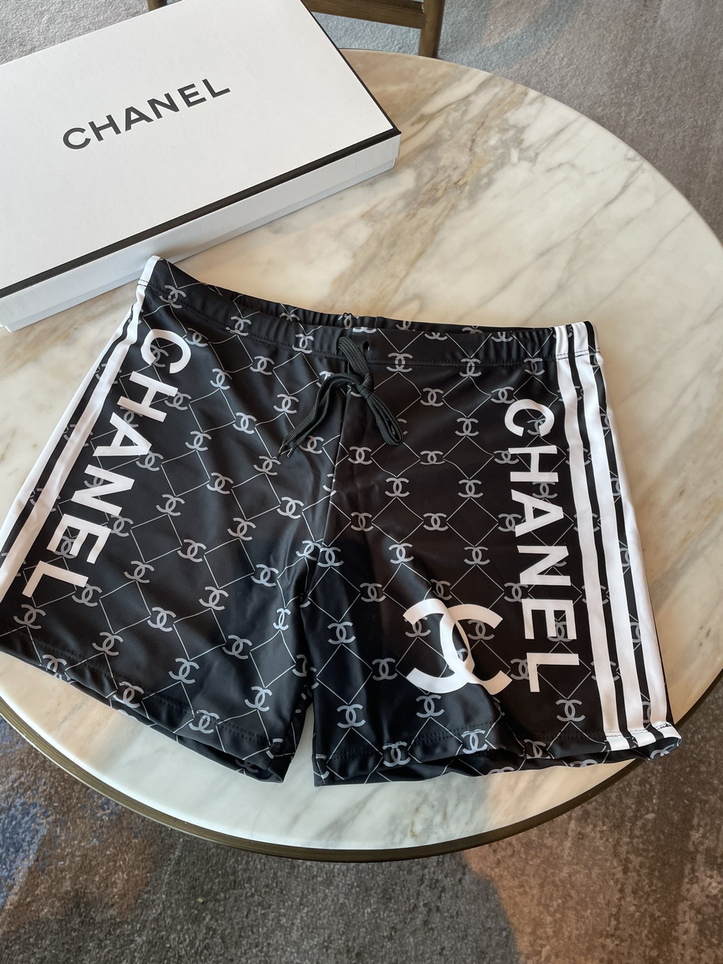 Chanel男士泳裤👑高级定制泳裤👑抽绳设计 上新度假系列🏖专属泳衣［色][色][色]超级爱！[色]来自