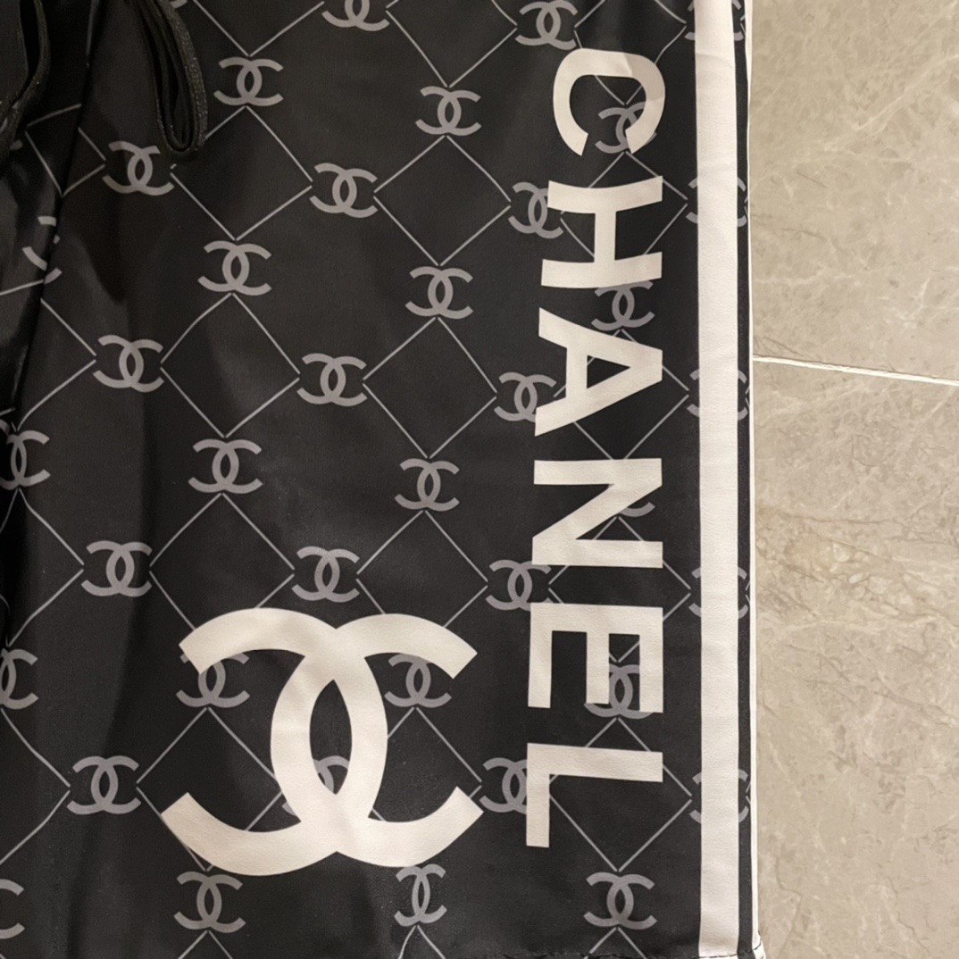 Chanel男士泳裤👑高级定制泳裤👑抽绳设计 上新度假系列🏖专属泳衣［色][色][色]超级爱！[色]来自