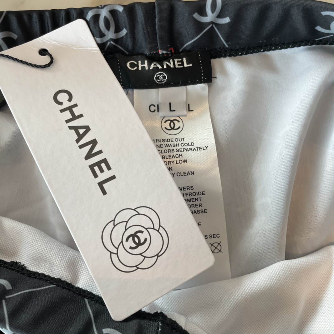 Chanel男士泳裤👑高级定制泳裤👑抽绳设计 上新度假系列🏖专属泳衣［色][色][色]超级爱！[色]来自