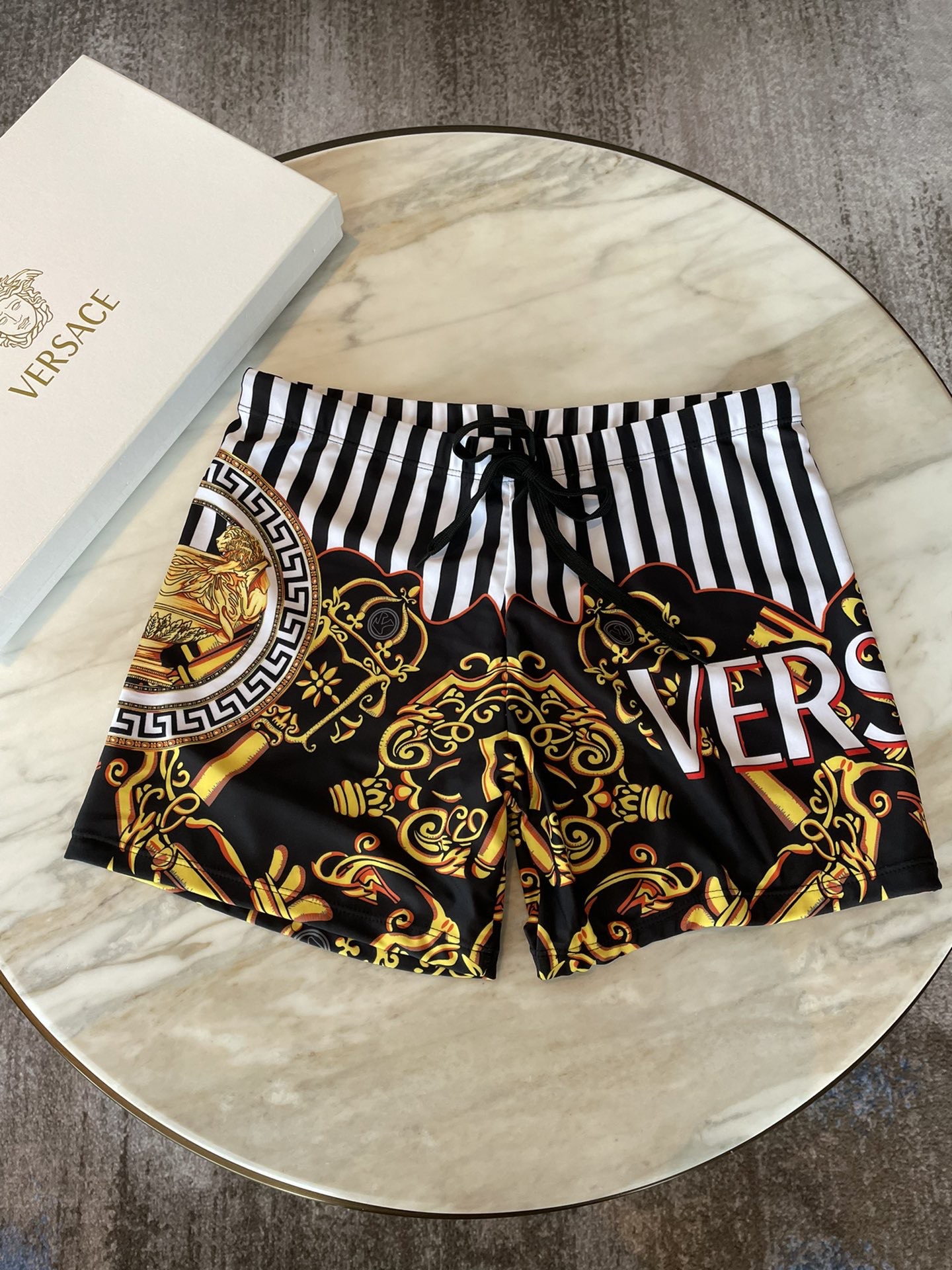 范思哲男士泳裤👑高级定制泳裤👑抽绳设计 上新度假系列🏖专属泳衣［色][色][色]超级爱！[色]来自贵族的