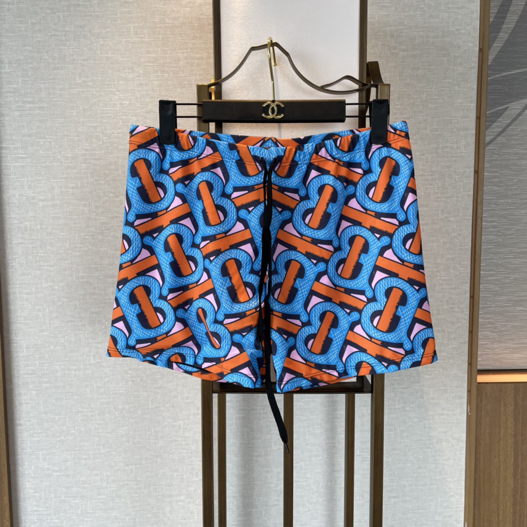 巴宝莉男士泳裤👑高级定制泳裤👑抽绳设计 上新度假系列🏖专属泳衣［色][色][色]超级爱！[色]来自贵族的