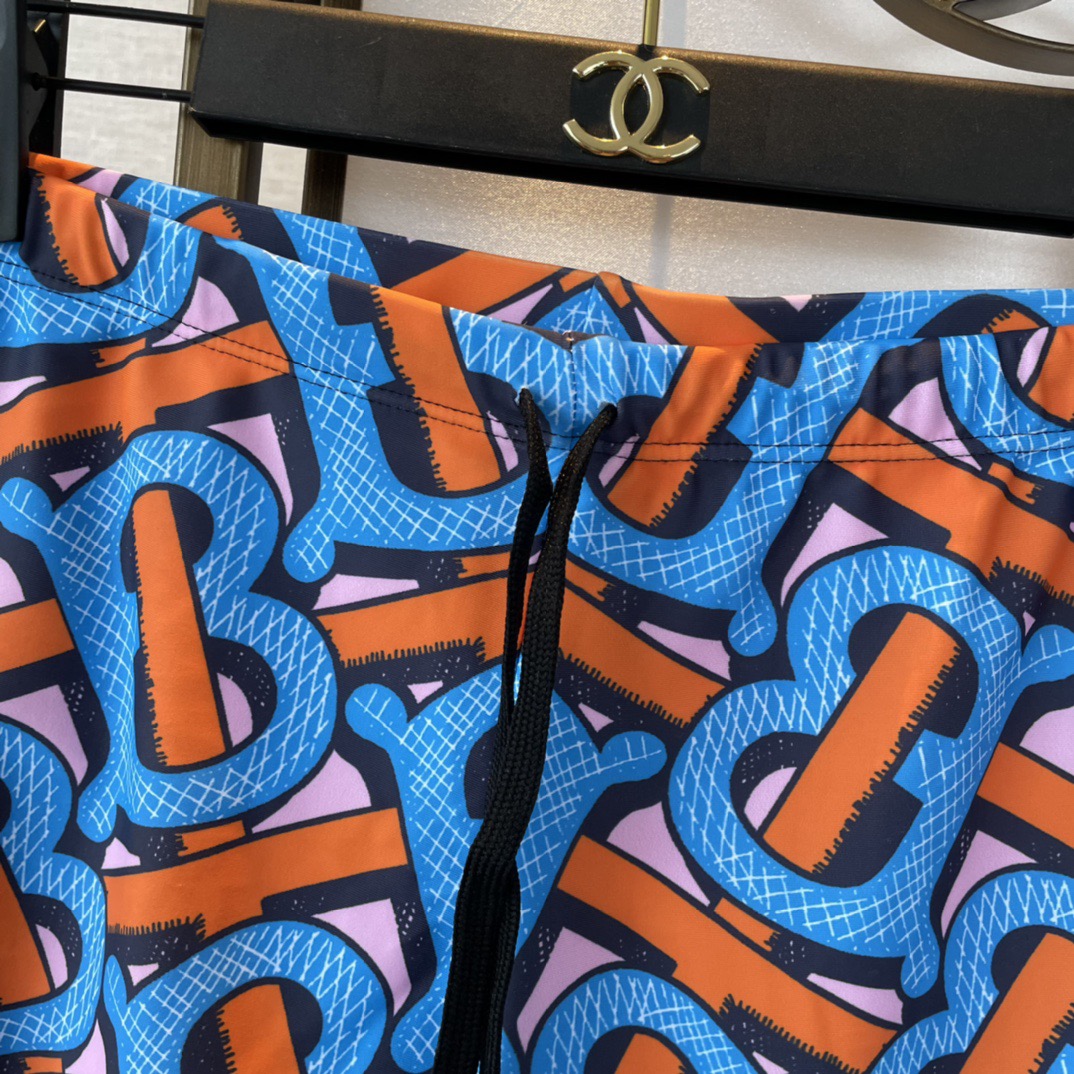 巴宝莉男士泳裤👑高级定制泳裤👑抽绳设计 上新度假系列🏖专属泳衣［色][色][色]超级爱！[色]来自贵族的