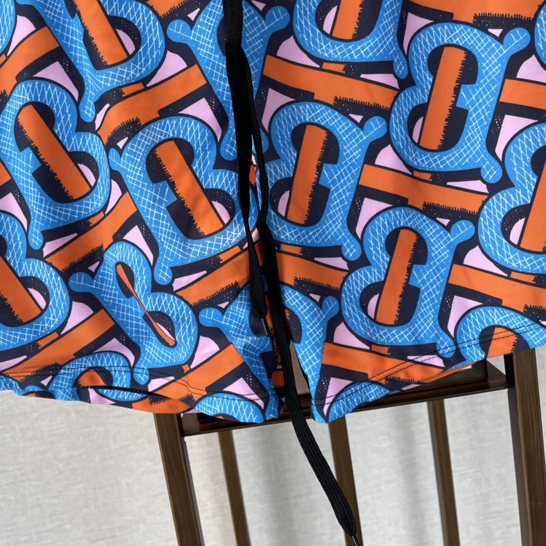 巴宝莉男士泳裤👑高级定制泳裤👑抽绳设计 上新度假系列🏖专属泳衣［色][色][色]超级爱！[色]来自贵族的