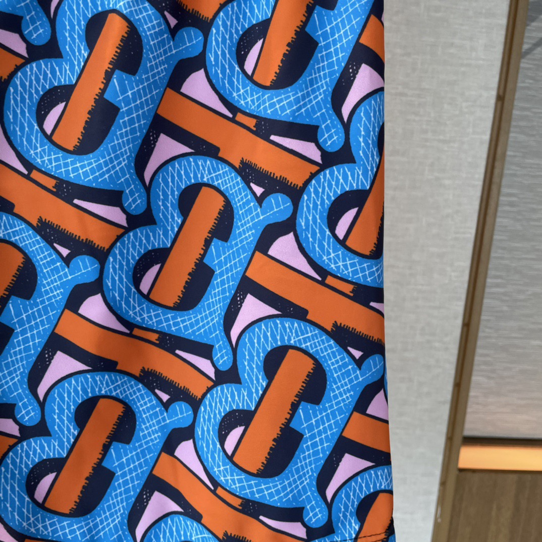 巴宝莉男士泳裤👑高级定制泳裤👑抽绳设计 上新度假系列🏖专属泳衣［色][色][色]超级爱！[色]来自贵族的