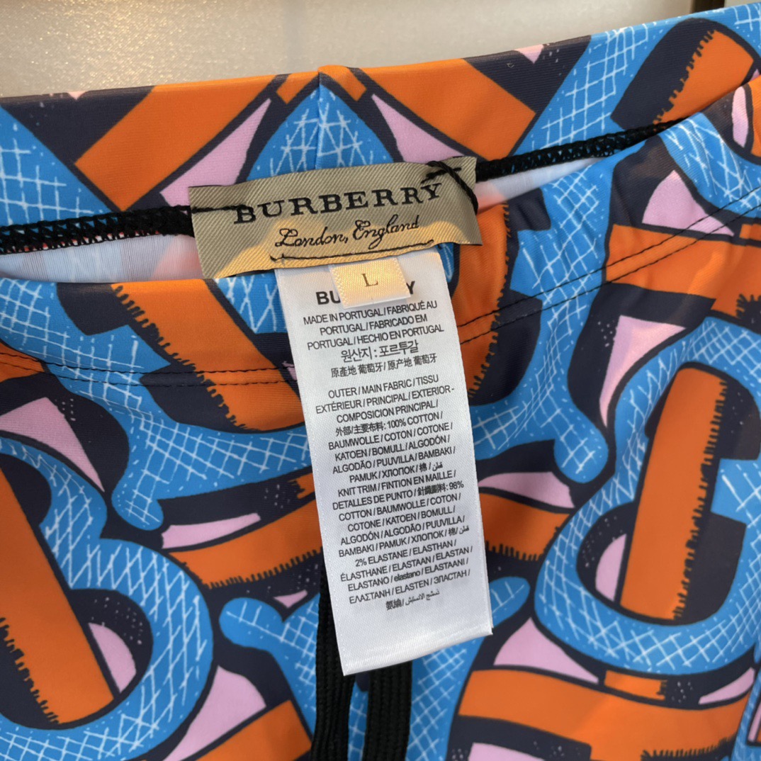 巴宝莉男士泳裤👑高级定制泳裤👑抽绳设计 上新度假系列🏖专属泳衣［色][色][色]超级爱！[色]来自贵族的