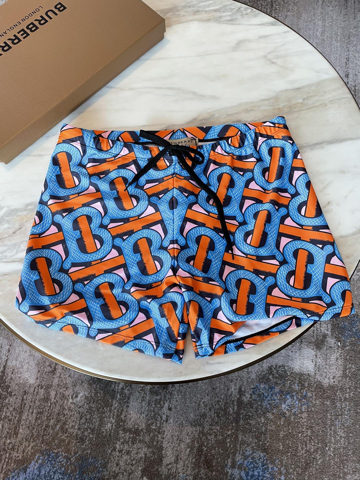 巴宝莉男士泳裤👑高级定制泳裤👑抽绳设计 上新度假系列🏖专属泳衣［色][色][色]超级爱！[色]来自贵族的