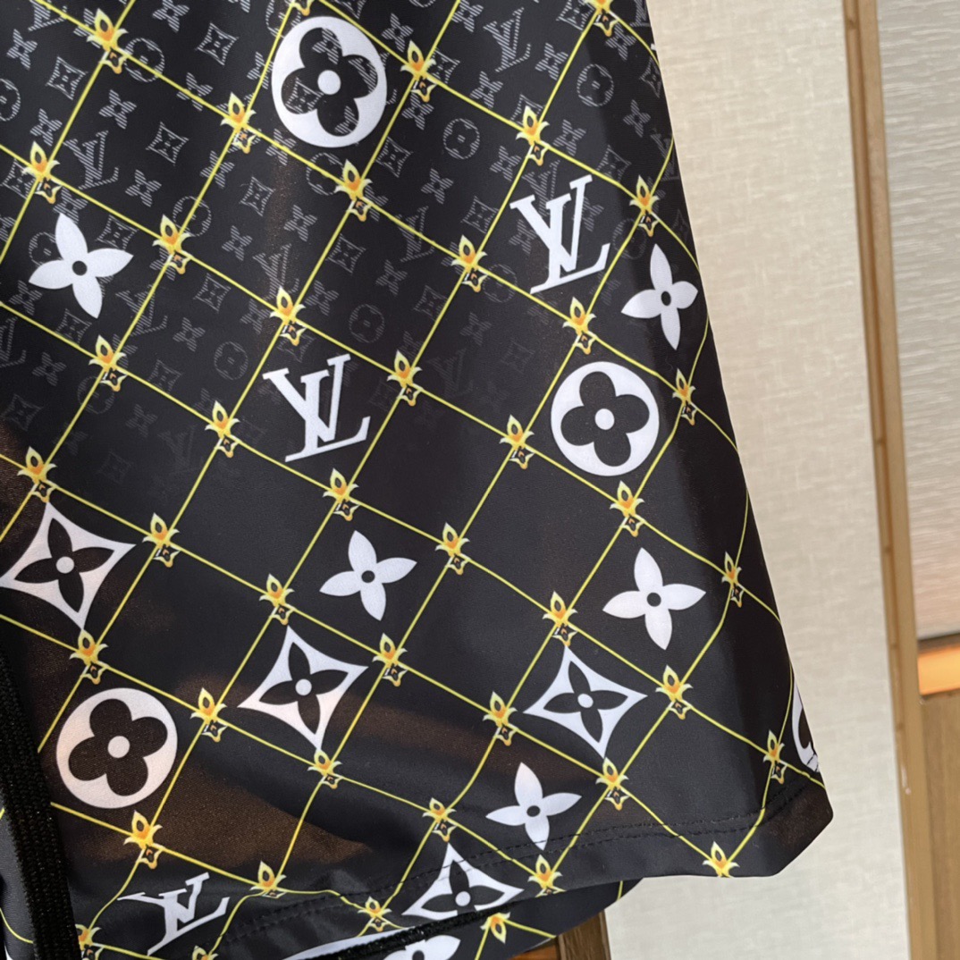 Lv男士泳裤👑高级定制泳裤👑抽绳设计 上新度假系列🏖专属泳衣［色][色][色]超级爱！[色]来自贵族的目