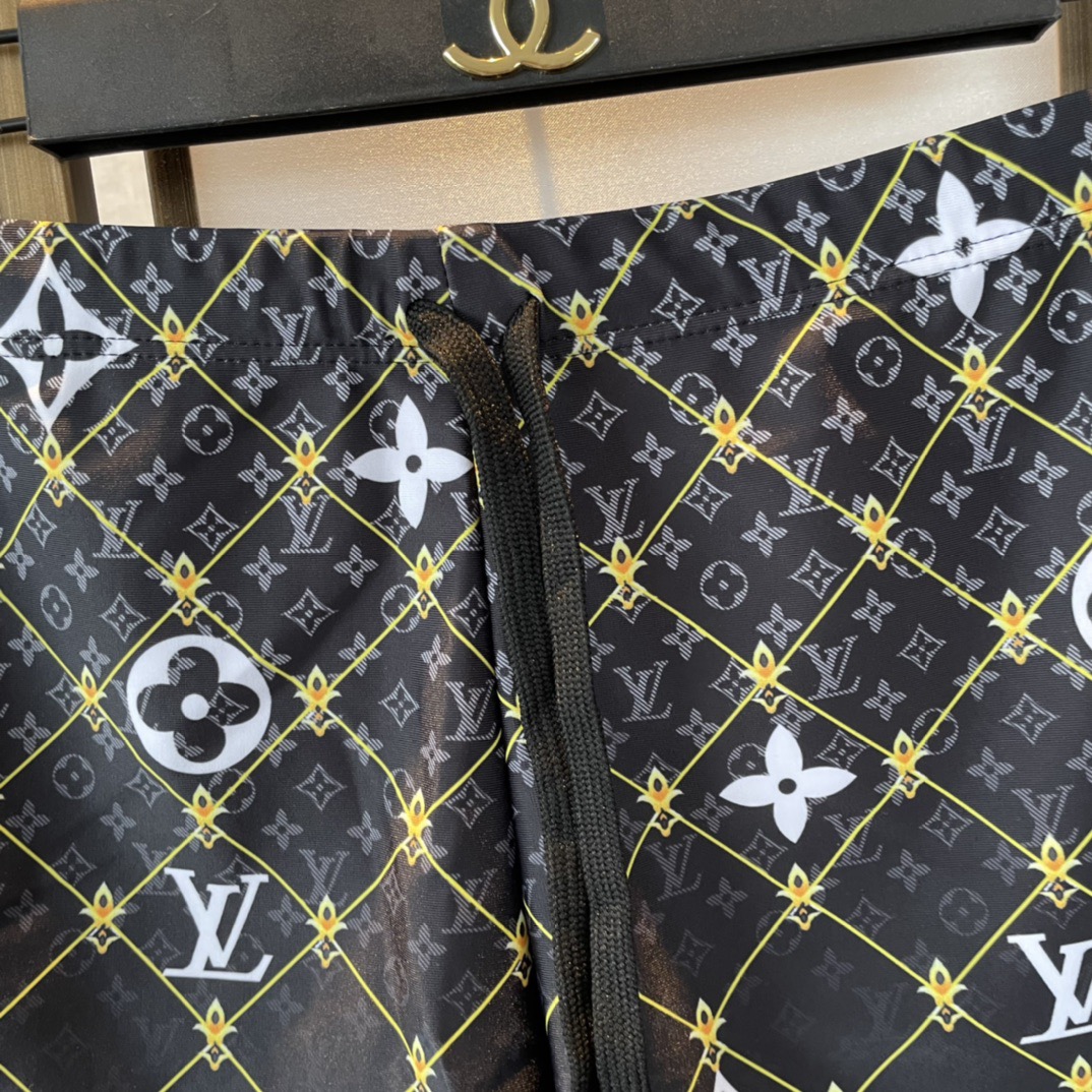 Lv男士泳裤👑高级定制泳裤👑抽绳设计 上新度假系列🏖专属泳衣［色][色][色]超级爱！[色]来自贵族的目