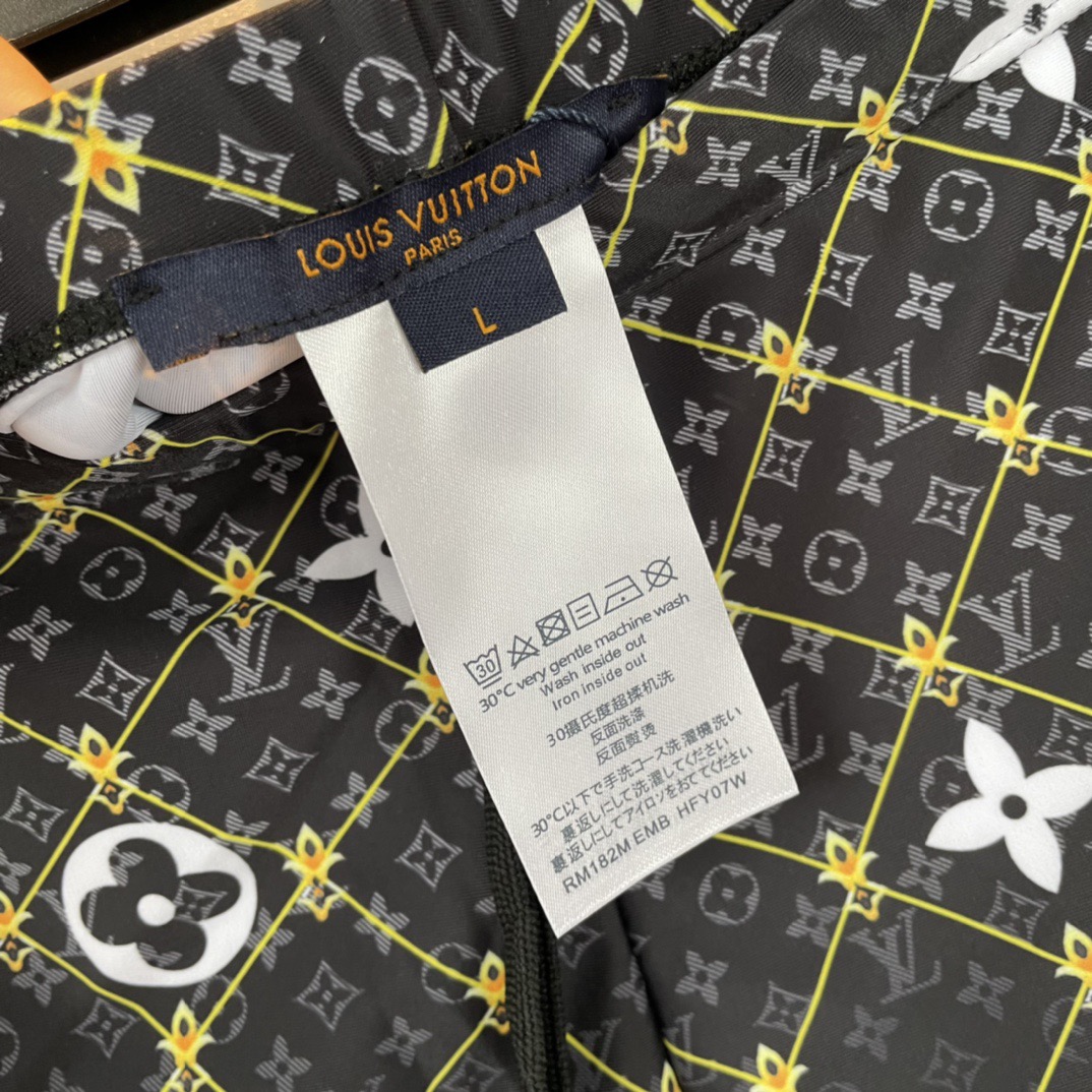 Lv男士泳裤👑高级定制泳裤👑抽绳设计 上新度假系列🏖专属泳衣［色][色][色]超级爱！[色]来自贵族的目