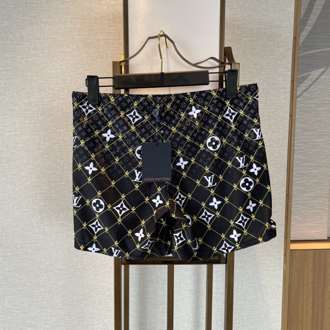 Lv男士泳裤👑高级定制泳裤👑抽绳设计 上新度假系列🏖专属泳衣［色][色][色]超级爱！[色]来自贵族的目