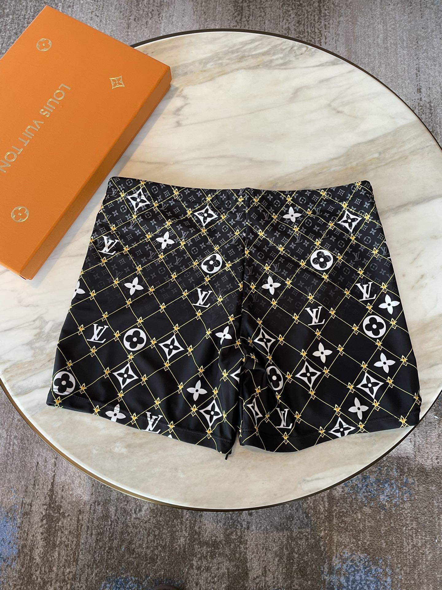 Lv男士泳裤👑高级定制泳裤👑抽绳设计 上新度假系列🏖专属泳衣［色][色][色]超级爱！[色]来自贵族的目