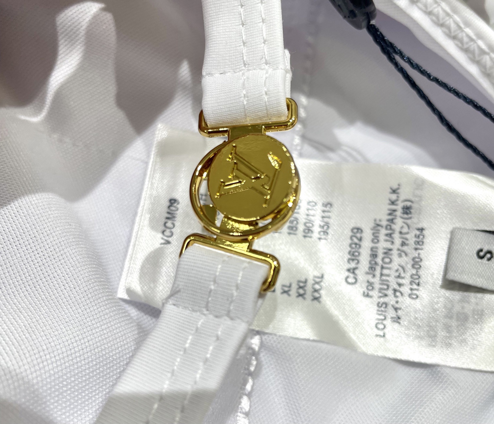 Lv新款连体泳衣 😍🥰适合多种场景的游泳衣🏊‍♀️海边 游泳池 温泉 水上乐园 漂流都可以😌面料：透气舒