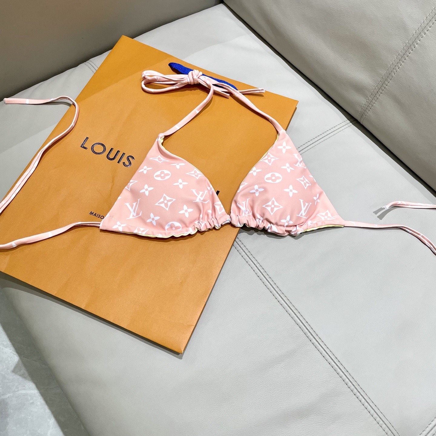 Lv新款比基尼泳衣 😍🥰适合多种场景的游泳衣🏊‍♀️海边 游泳池 温泉 水上乐园 漂流都可以😌面料：透气