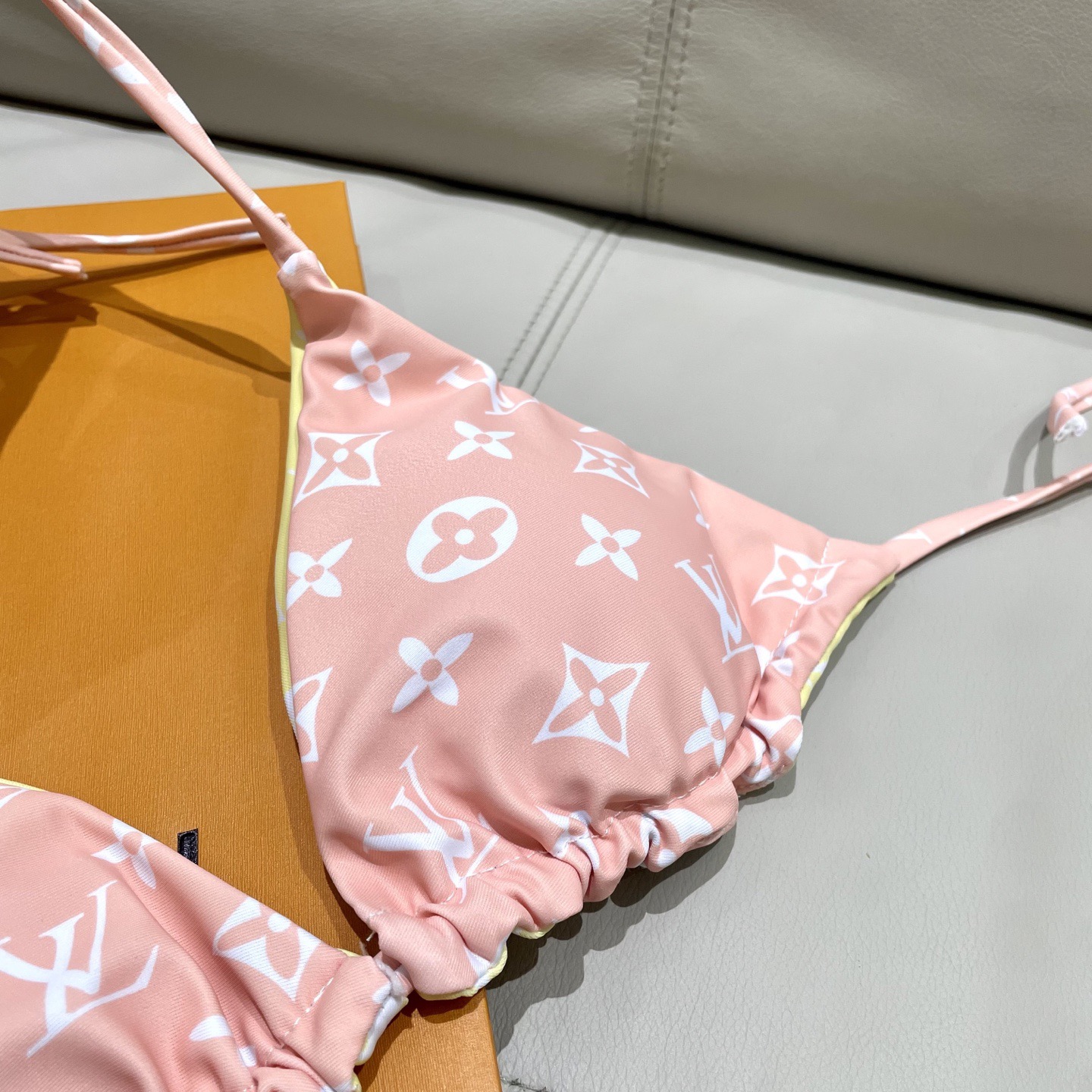 Lv新款比基尼泳衣 😍🥰适合多种场景的游泳衣🏊‍♀️海边 游泳池 温泉 水上乐园 漂流都可以😌面料：透气