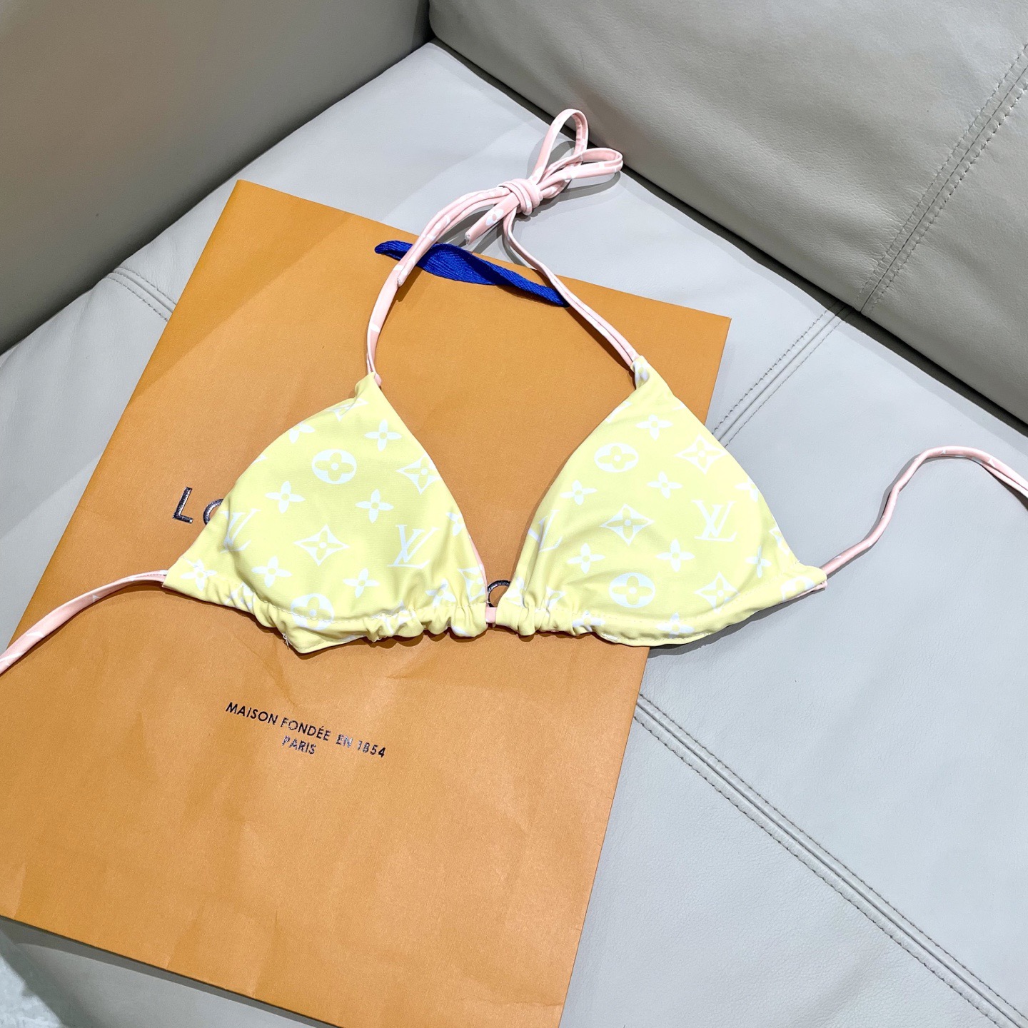 Lv新款比基尼泳衣 😍🥰适合多种场景的游泳衣🏊‍♀️海边 游泳池 温泉 水上乐园 漂流都可以😌面料：透气