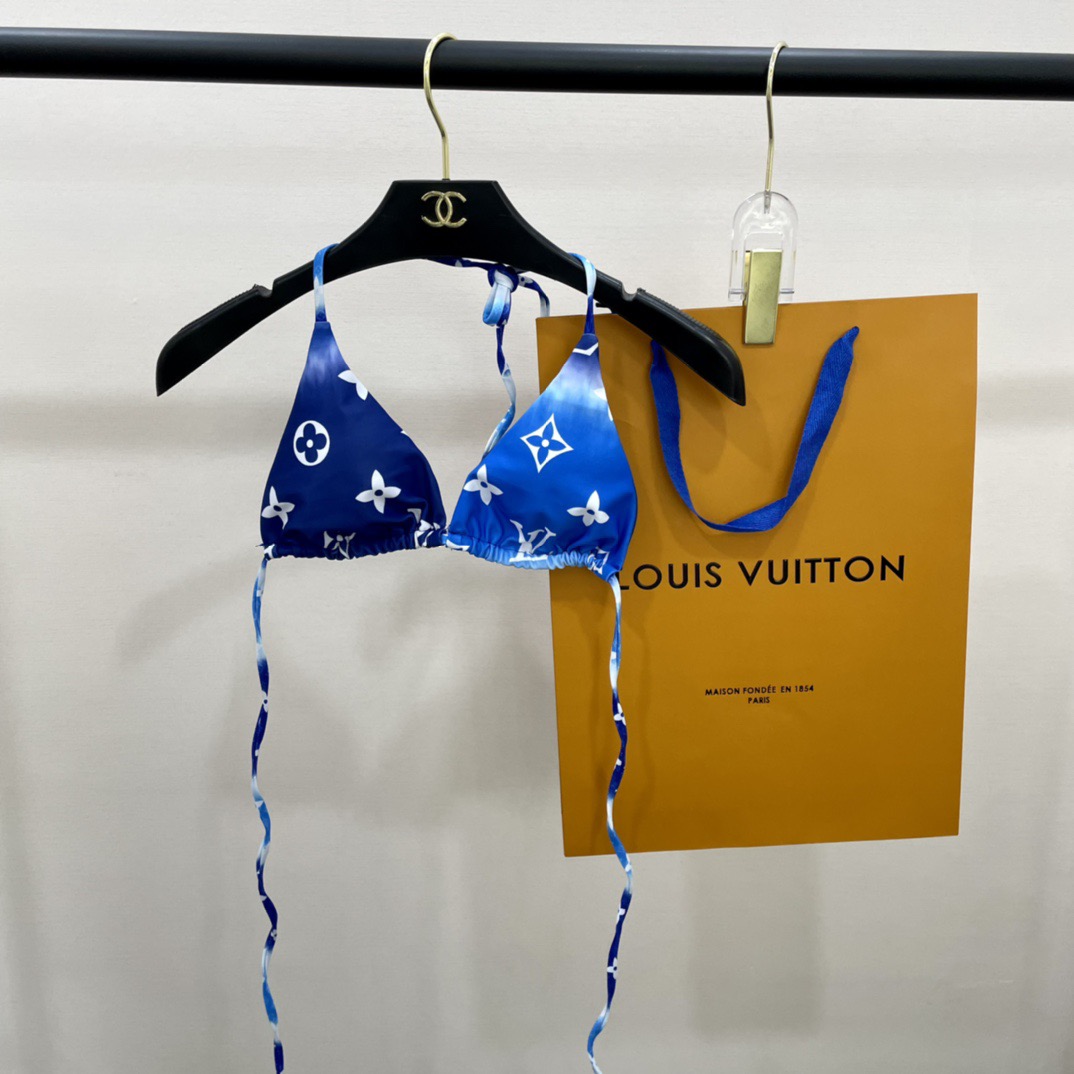 Lv新款比基尼泳衣 😍🥰适合多种场景的游泳衣🏊‍♀️海边 游泳池 温泉 水上乐园 漂流都可以😌面料：透气