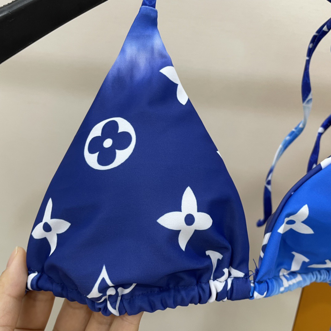 Lv新款比基尼泳衣 😍🥰适合多种场景的游泳衣🏊‍♀️海边 游泳池 温泉 水上乐园 漂流都可以😌面料：透气