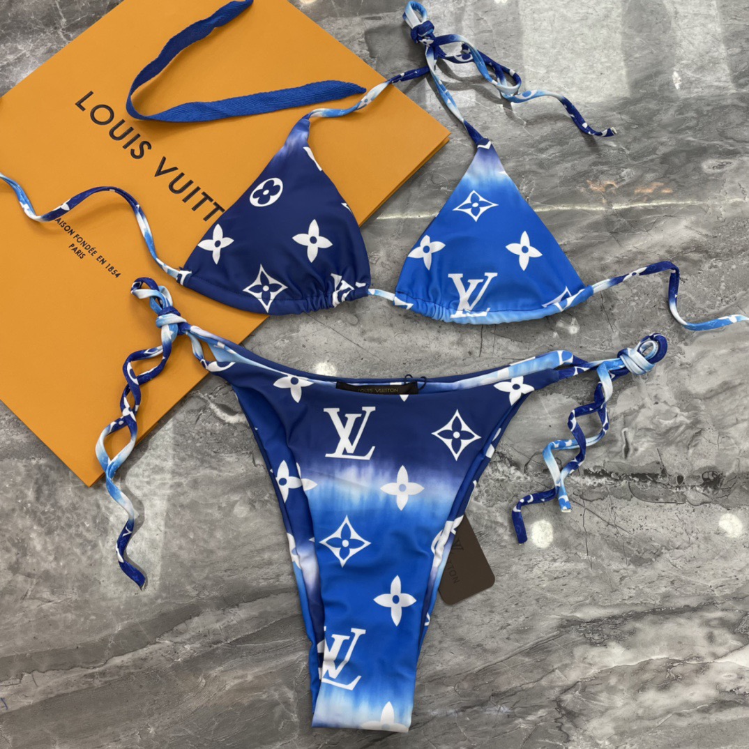 Lv新款比基尼泳衣 😍🥰适合多种场景的游泳衣🏊‍♀️海边 游泳池 温泉 水上乐园 漂流都可以😌面料：透气