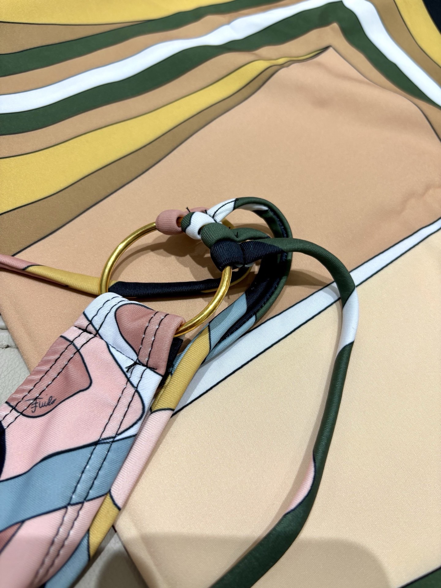 Pucci专柜新款连体泳衣 泳衣➕纱巾 2件套 气质高雅 😍🥰适合多种场景的游泳衣🏊‍♀️海边 游泳池 