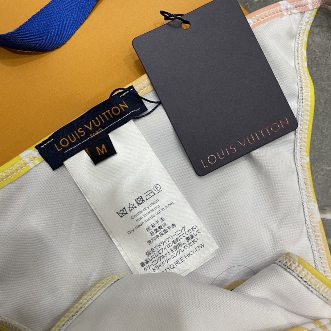 Lv比基尼👙➕纱裙😍🥰适合多种场景的游泳衣🏊‍♀️海边 游泳池 温泉 水上乐园 漂流都可以😌内搭也完全可