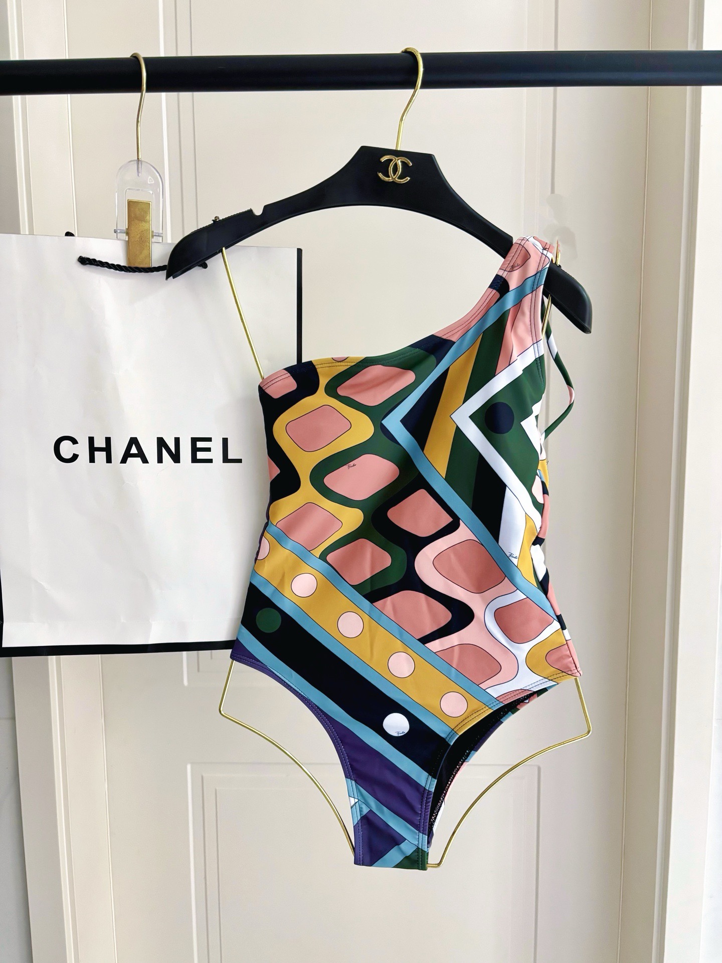 Pucci专柜新款连体泳衣 泳衣➕纱巾 2件套 气质高雅 😍🥰适合多种场景的游泳衣🏊‍♀️海边 游泳池 